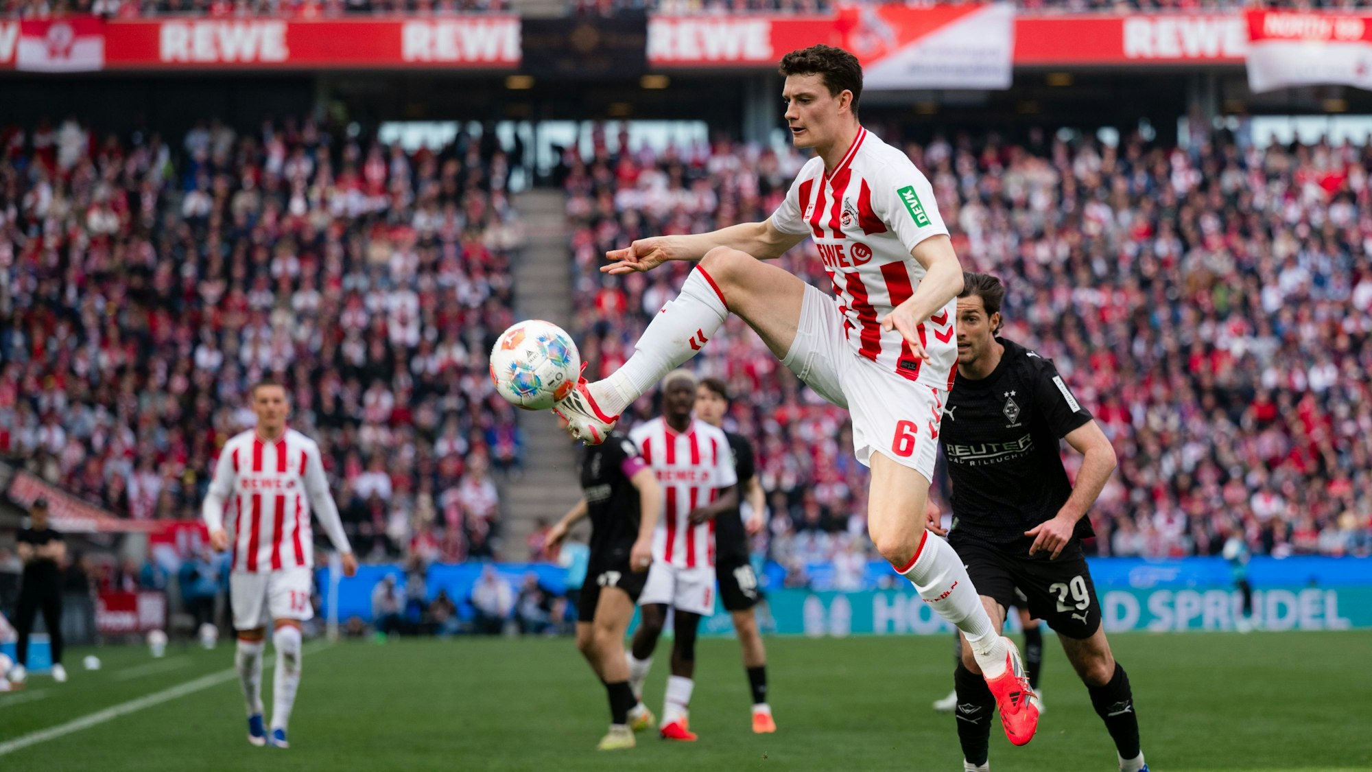 Gänsehaut garantiert: Wenn Köln auf Leverkusen trifft, liegt pure Derby‑Spannung in der Luft.