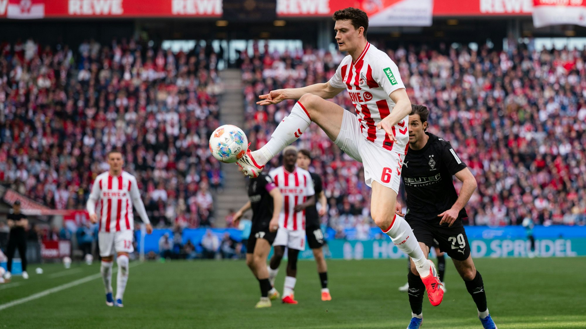Gänsehaut, volle Ränge, purer Fußball: Erleben Sie den 1. FC Köln live im RheinEnergieStadion.