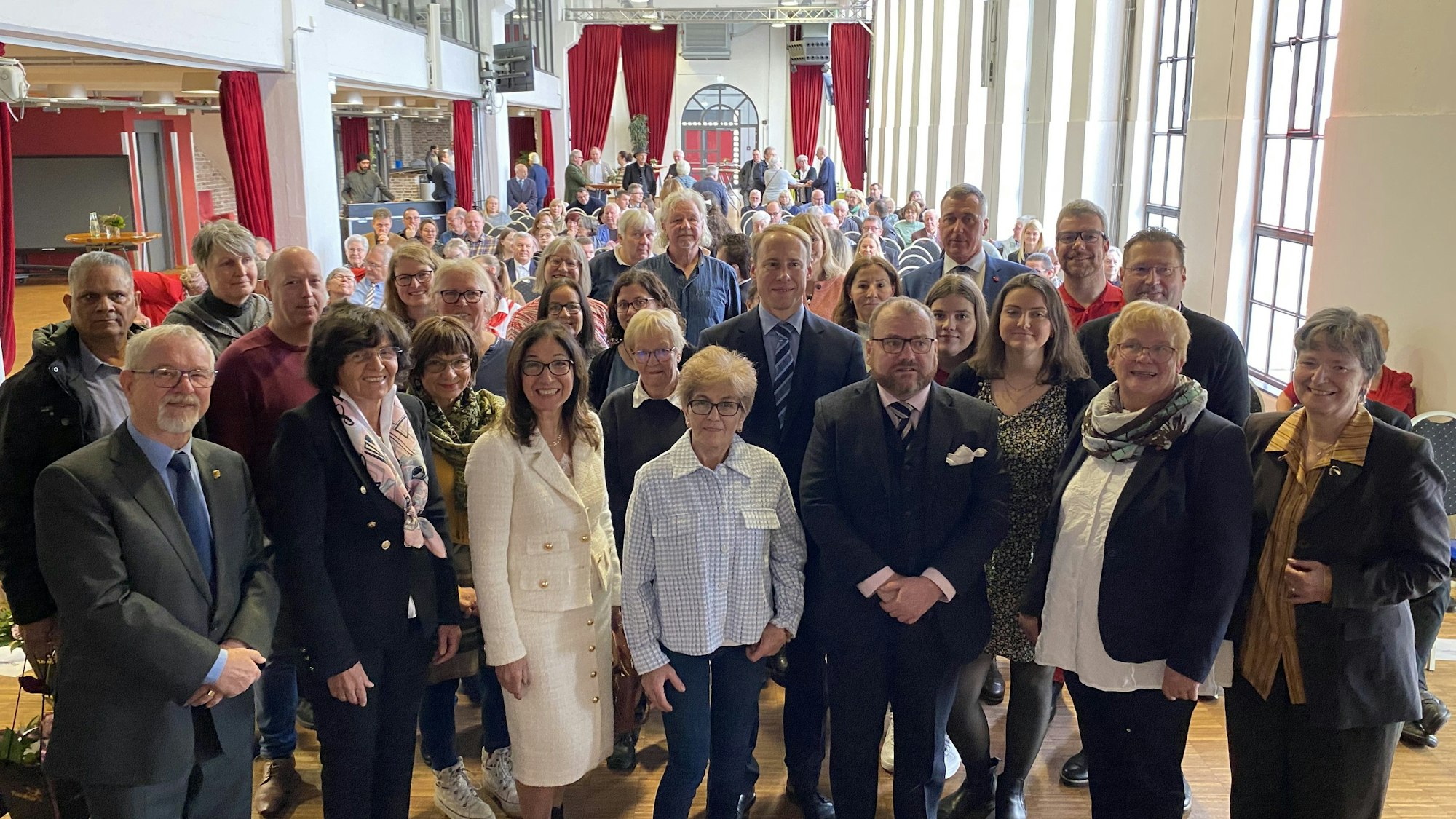 Die Stadt Wesseling würdigt Ehrenamtliche bereits seit vielen Jahren im Rahmen einer Veranstaltung, hier 2024 im Rheinforum.