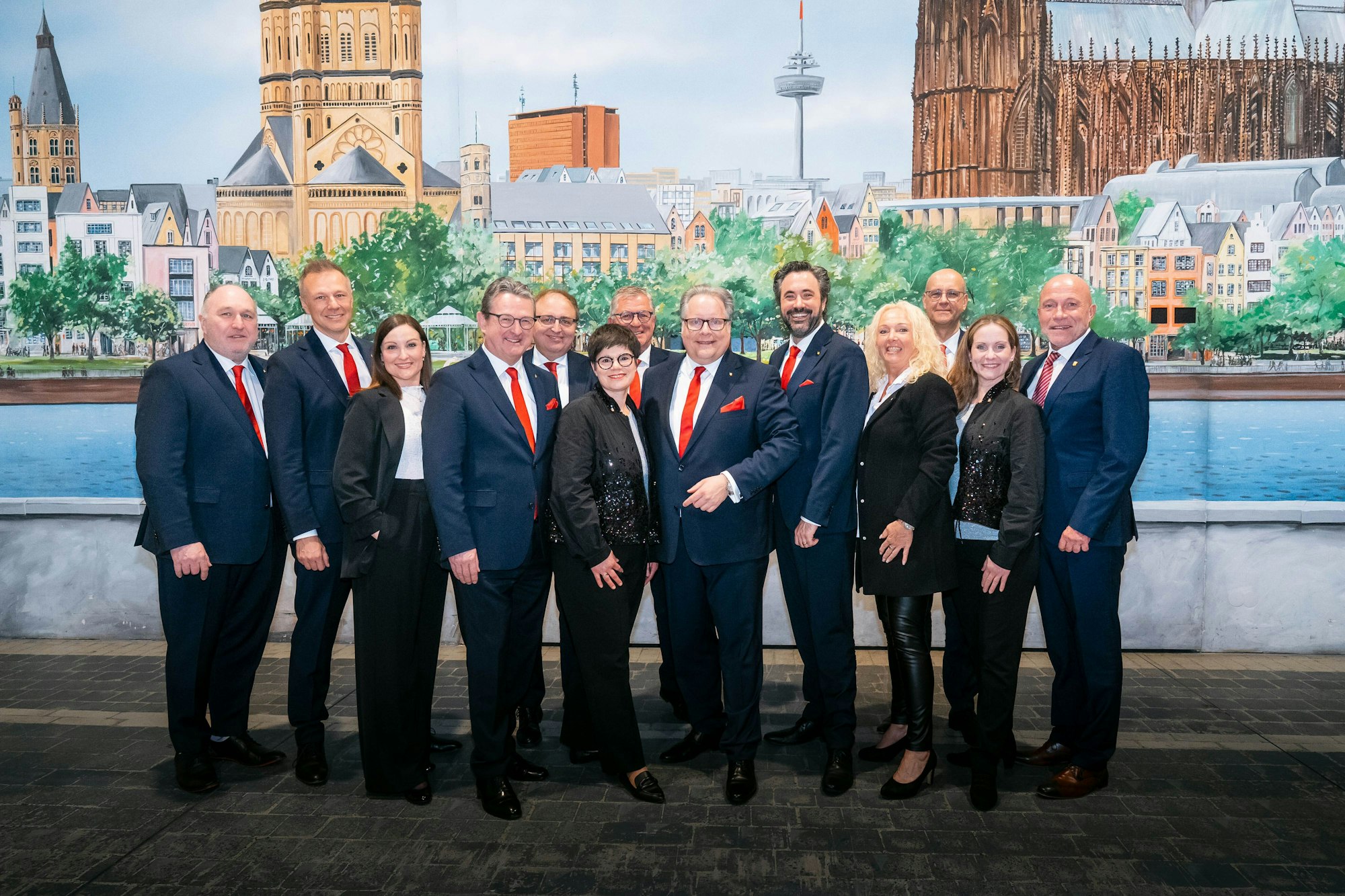 Der neue Festkomitee-Vorstand um Präsident Lutz Schade (6. von rechts).