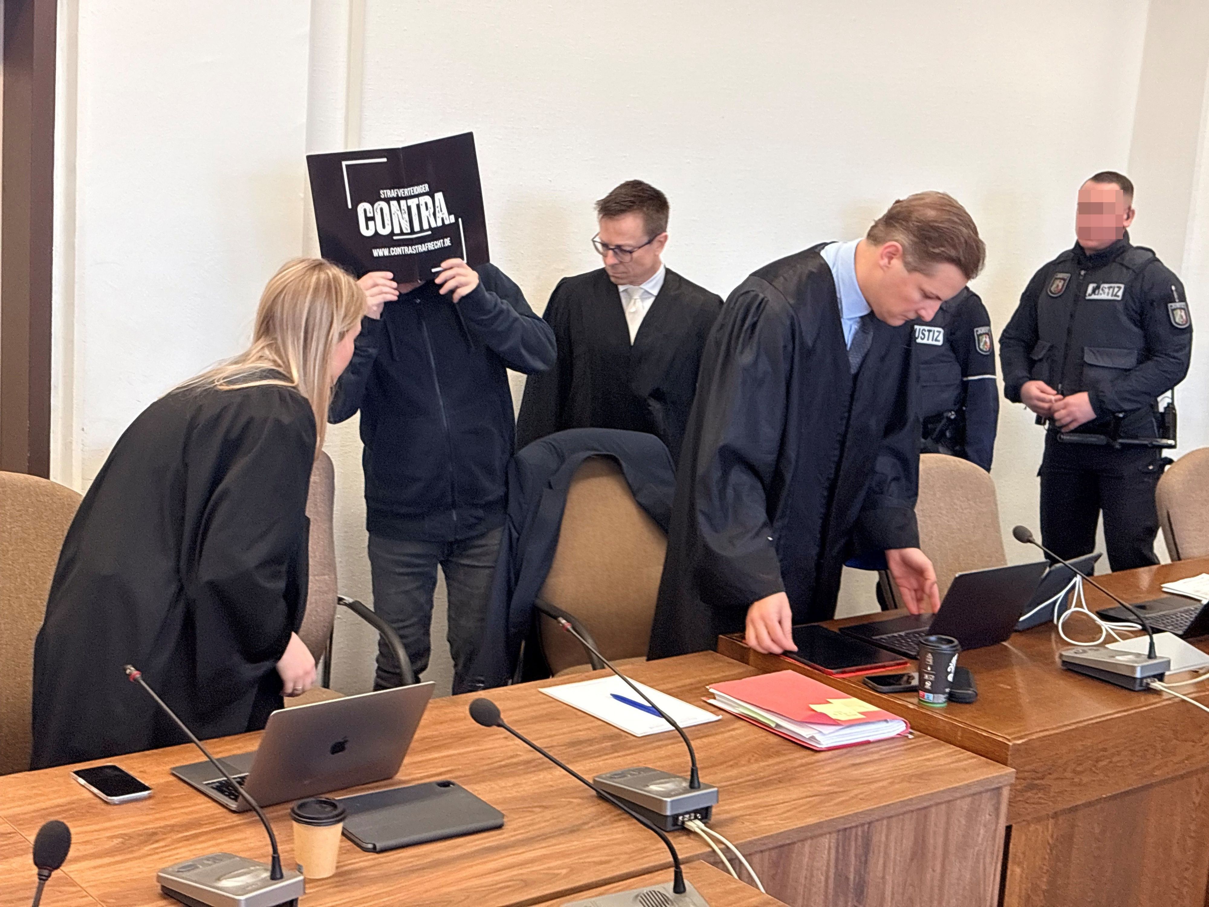 Der frühere Kinderfotograf Achim L. beim Prozessauftakt im Kölner Landgericht