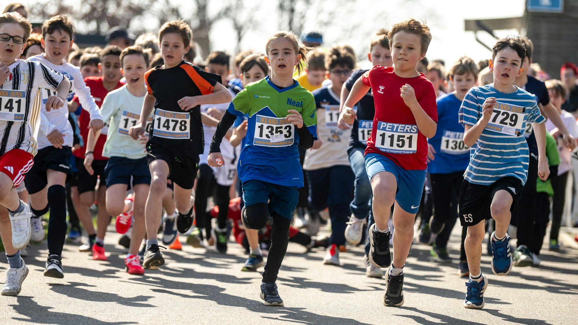 Am Seepark in Zülpich fand der 20. Chlodwiglauf statt. Mehr als 1000 Schüler der Zülpicher Schulen gingen am Wassersportsee auf die Strecken.