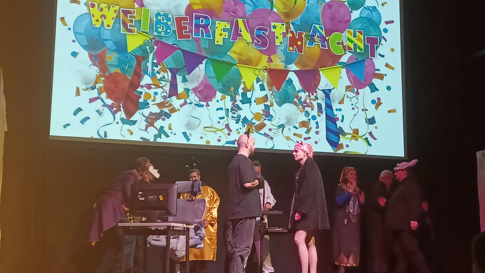 Beim gemeinsamen Karneval-Feiern findet die Stadtgesellschaft wieder zu sich.