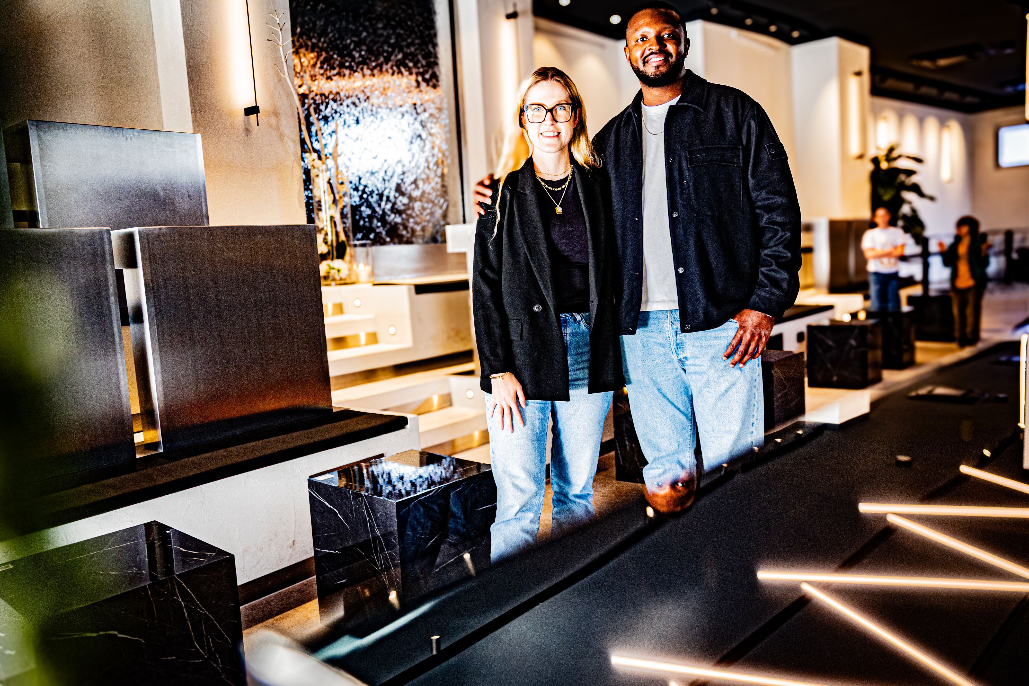 Laura Sikora und John de la Croix Bananeza bringen Moderne auf den Markt in Bonn Foto: Meike Böschemeyer