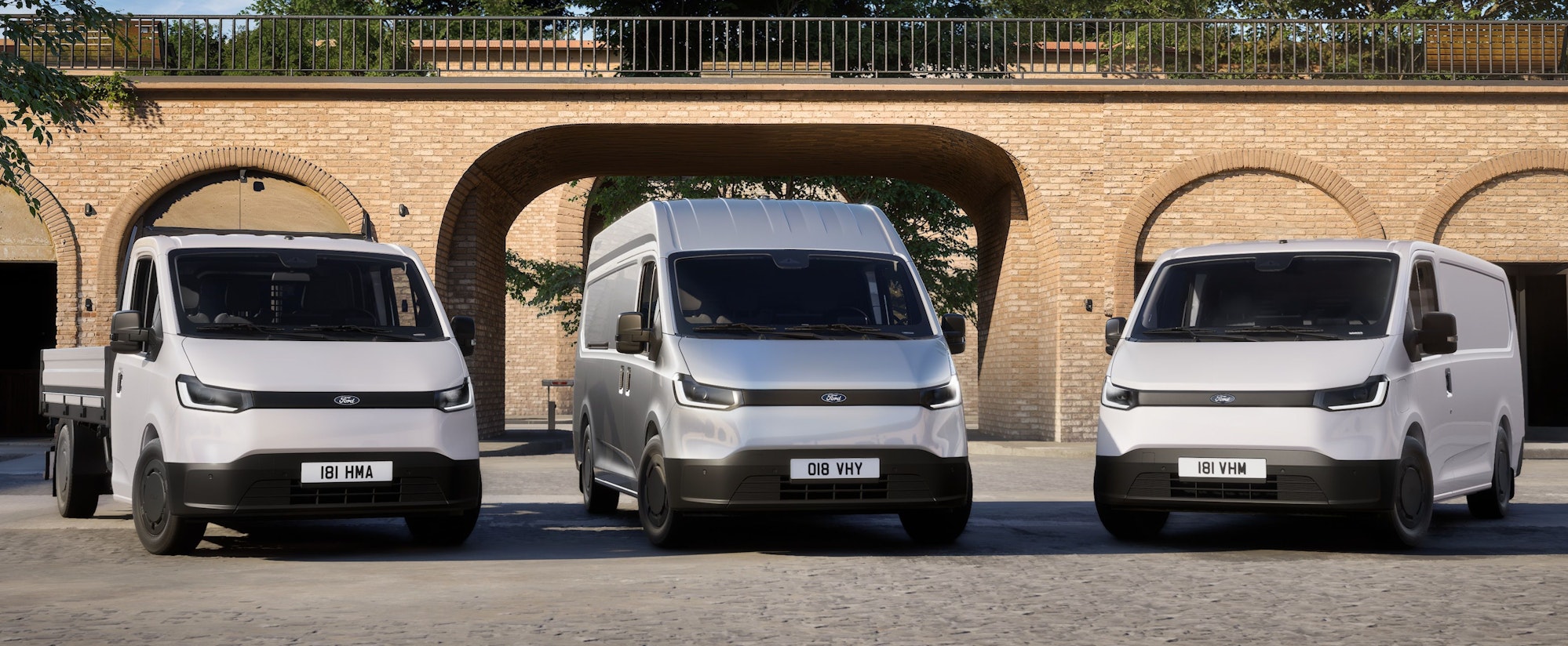 In drei Varianten gibt es den neuen E-Transit von Ford.