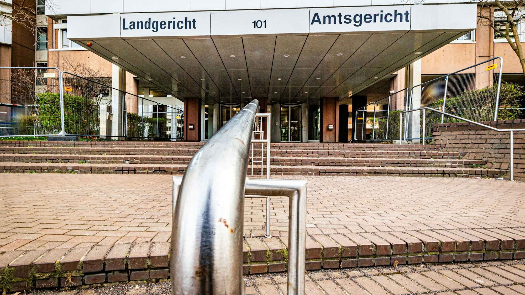 Ein 45-jähriger Albaner steht seit Donnerstag (26. März) vor dem Landgericht Köln.