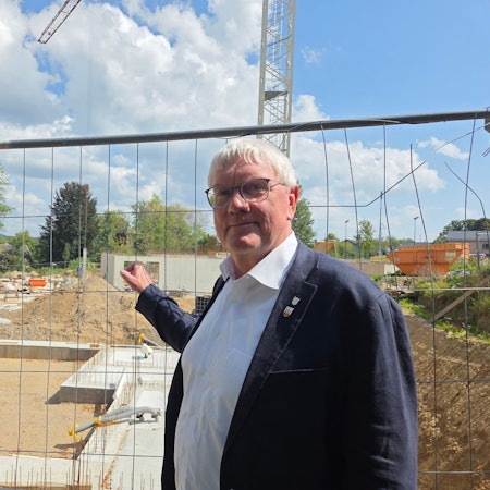 In der Affäre um einen Grundstückskauf am Flugplatz Hangelar gibt es eine Dienstaufsichtsbeschwerde gegen Landrat Sebastian Schuster (CDU).