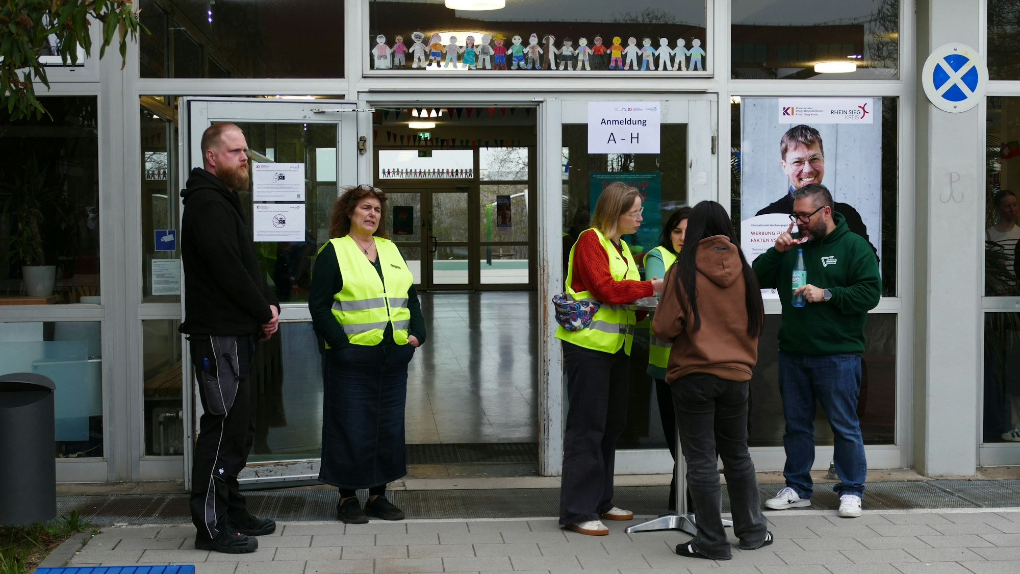 Die Ankündigung eines rechtsextremen Bloggers, die Veranstaltung stören zu wollen, hatte zu Kontrollen vor der Aula geführt.