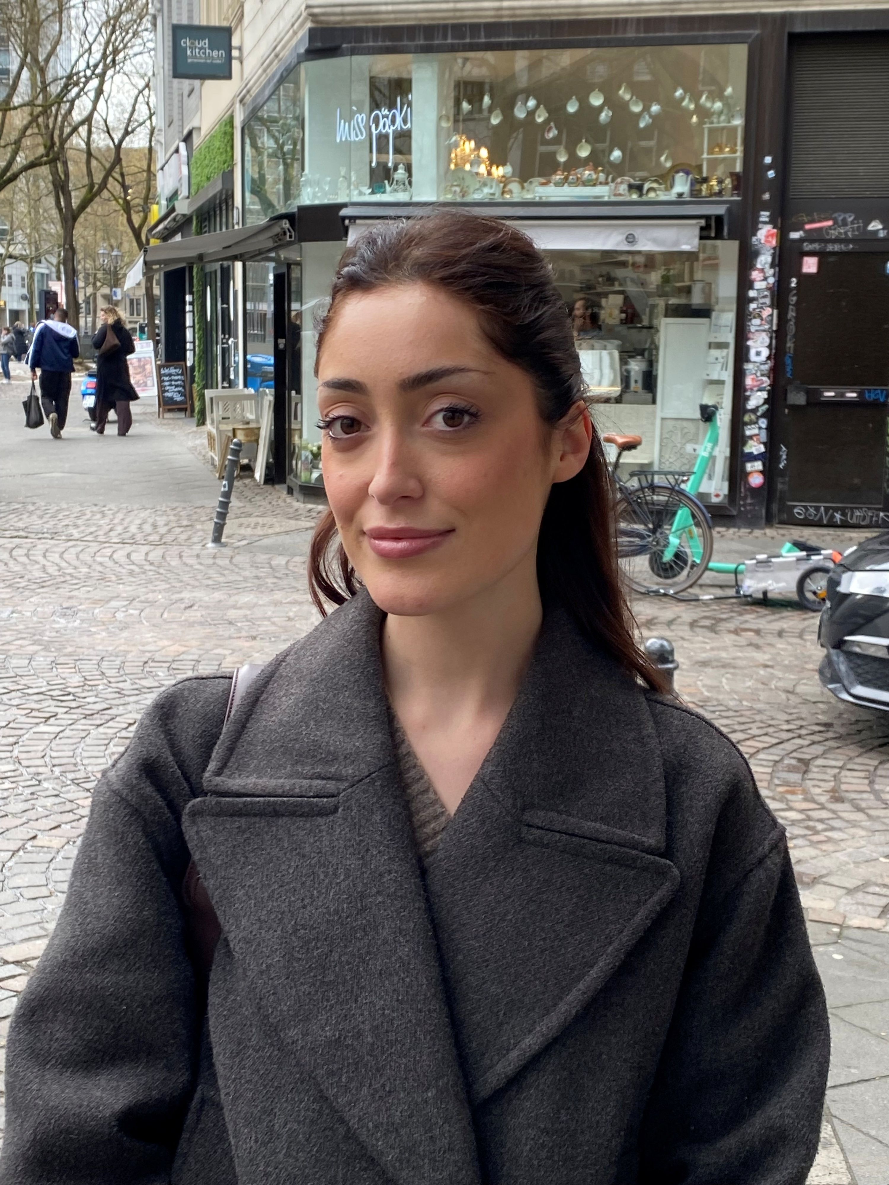 Sara Piras, 24 findet sich in aufdringlichen Situationen noch oft zu freundlich.