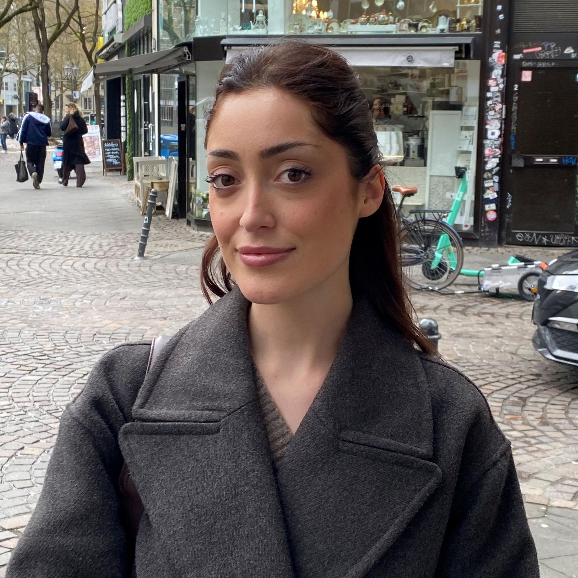 Sara Piras, 24 findet sich in aufdringlichen Situationen noch oft zu freundlich.