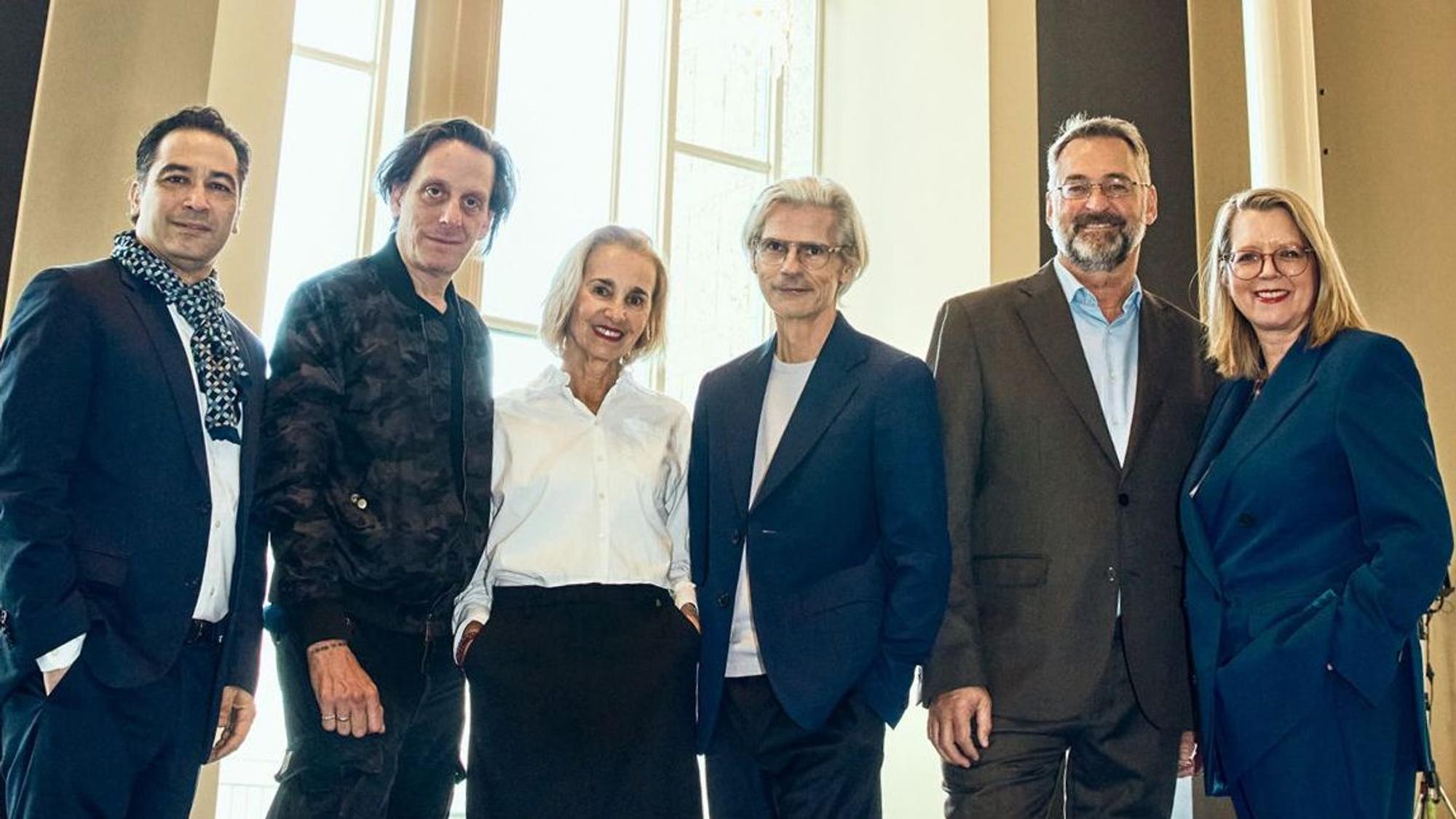 Programm-PK mit (v.l.) Andrés Orozco-Estrada, Kay Voges, Hanna Koller, Stefan Charles, Hein Mulders und Andrea Blome.
