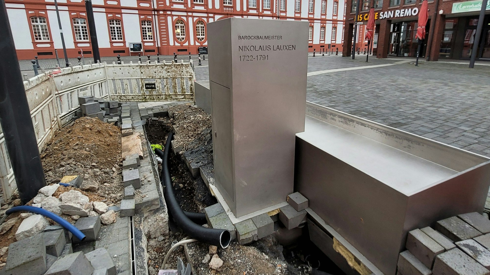 Ein Foto aus dem Dezember 2025: der Brunnen gegenüber der Abteil Brauweiler ist eine Dauerbaustelle.