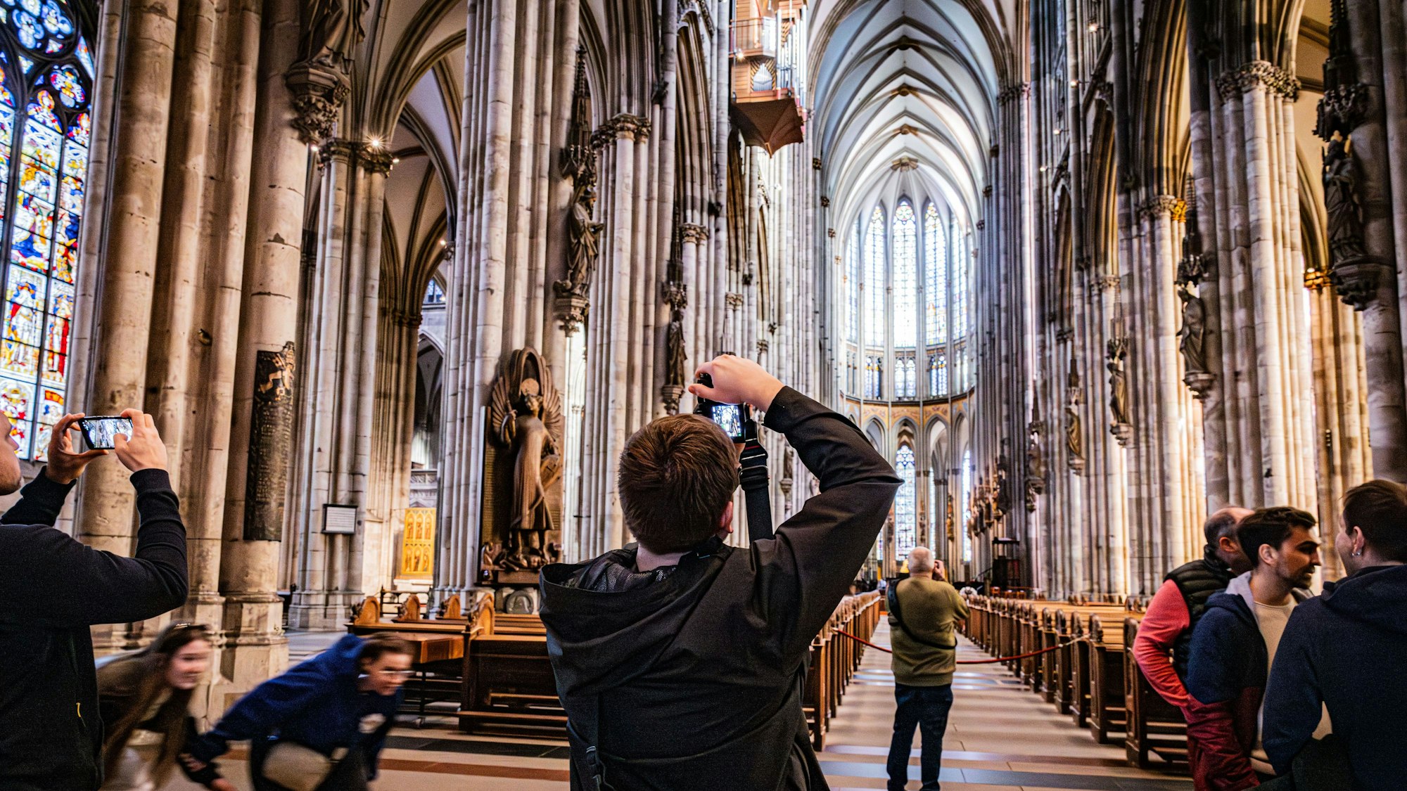 Künftig soll die Besichtigung des Kölner Doms Eintritt kosten.