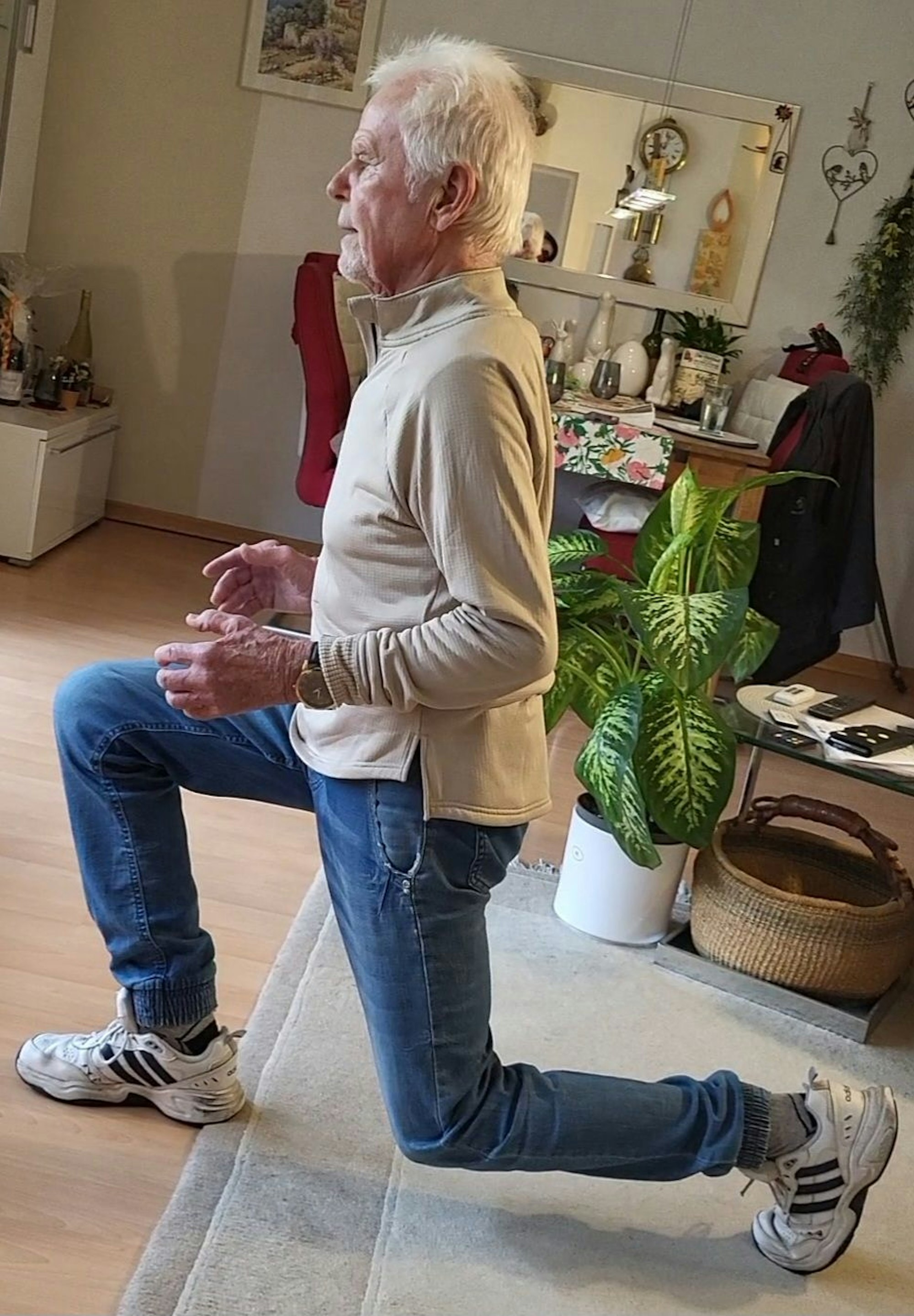 Wingen kniet sich hin.