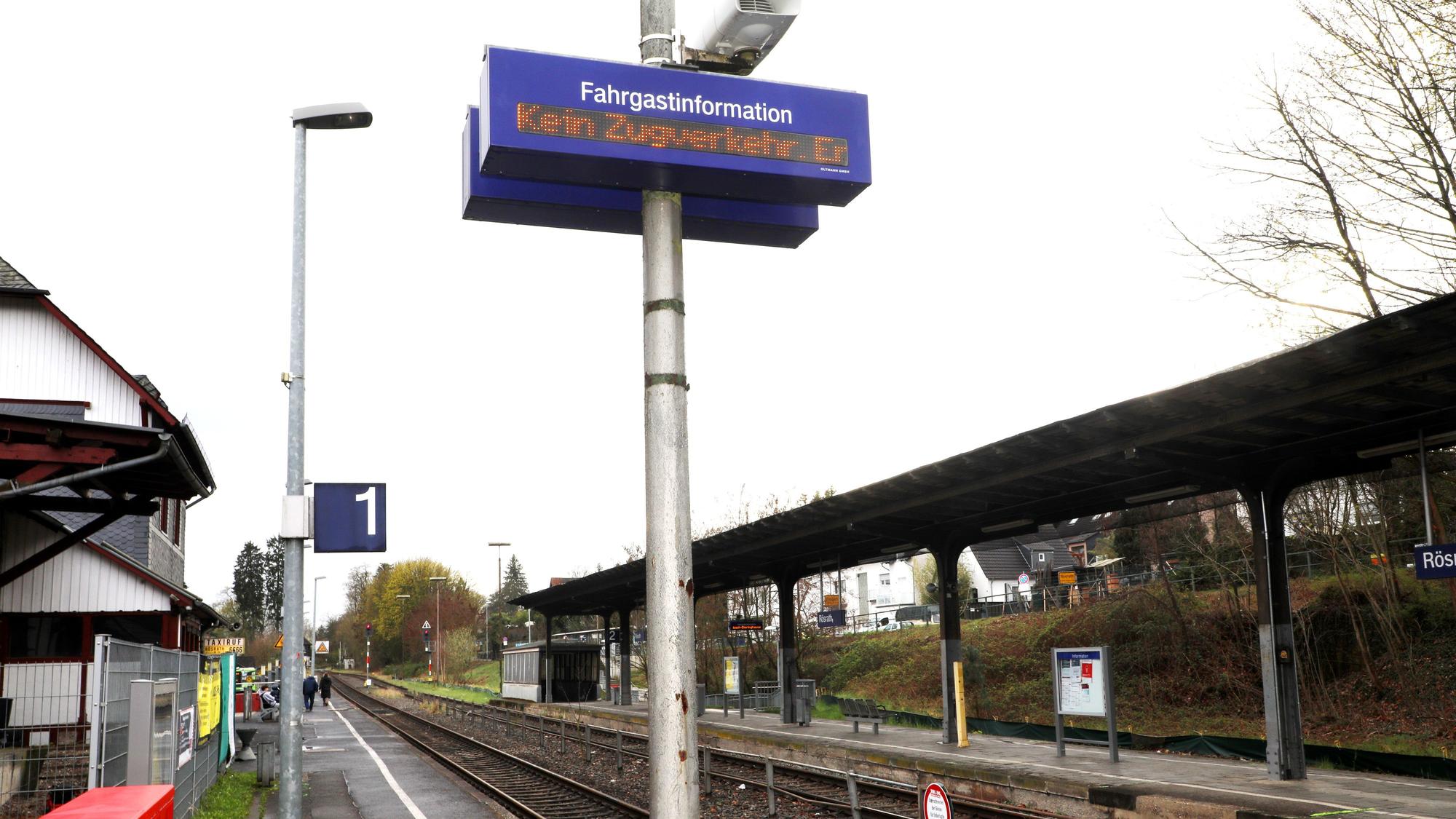 Zu sehen ist eine Anzeige an einem Bahnhof, die "Kein Zugverkehr" vermeldet.