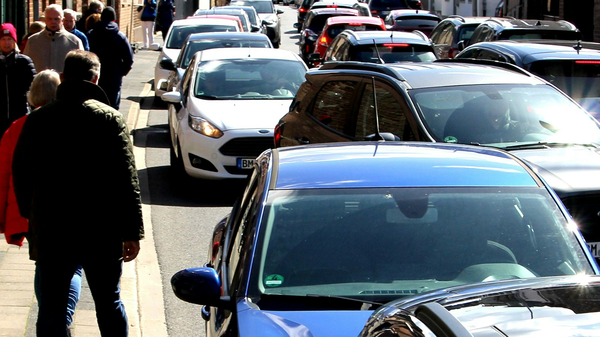 Das Foto zeigt einen Stau.