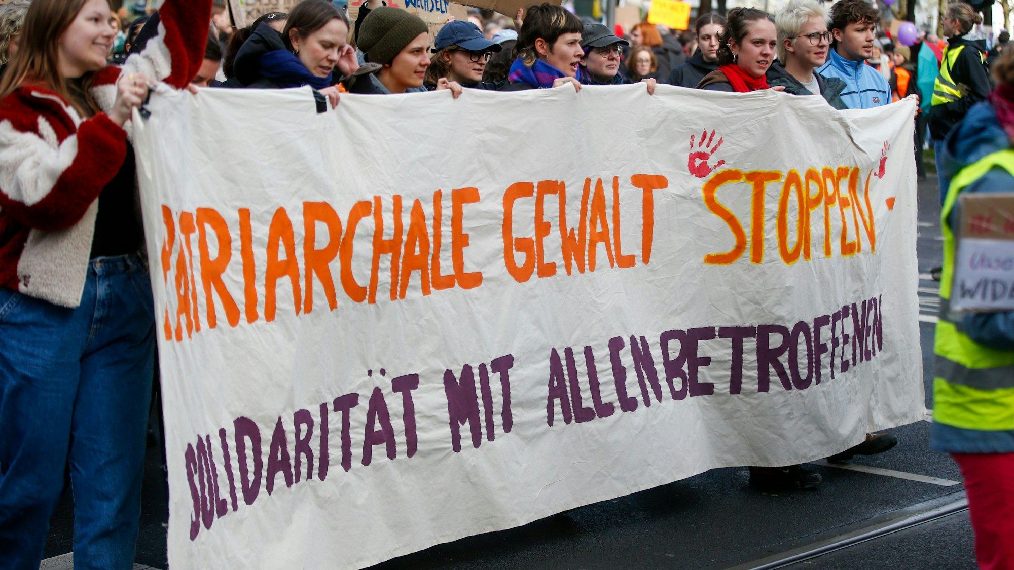 Die Demonstrierenden machten auf alle Formen von Gewalt gegen Frauen aufmerksam.