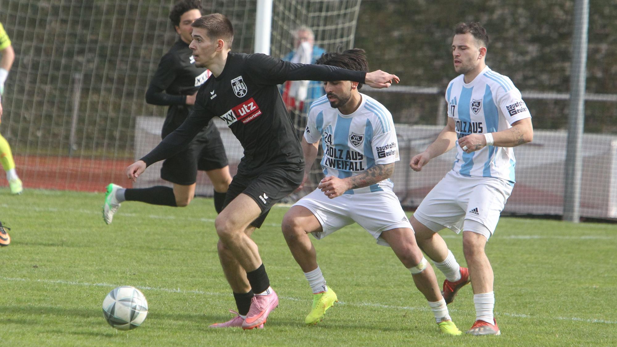 Saim Delkic (am Ball)