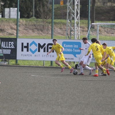 Marc Schneider (am Ball)