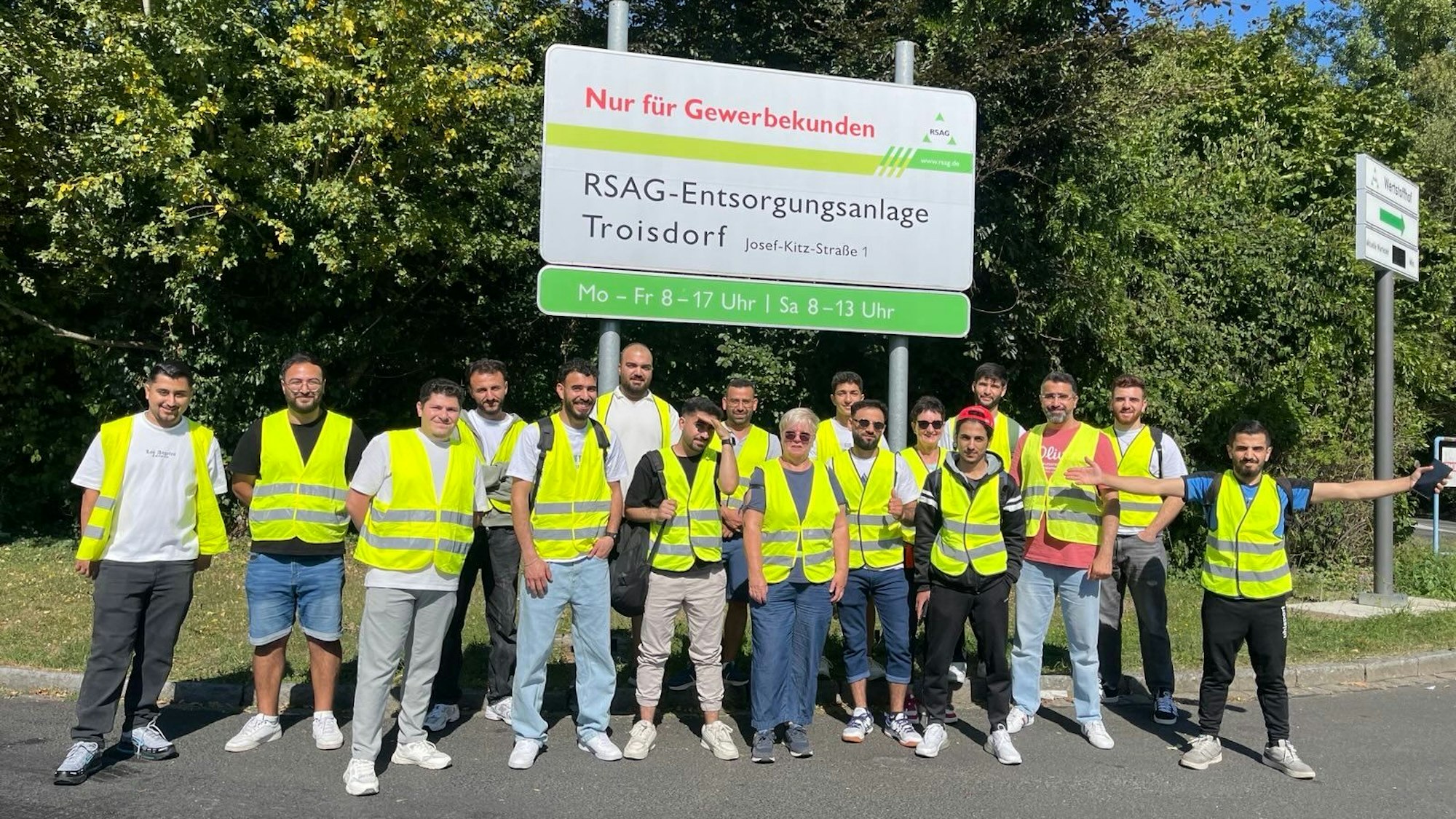 Projektteilnehmer von "Yes We Can" besuchten im September 2025 im Rahmen einer Schulung die RSAG-Entsorgungsanlage in Troisdorf.