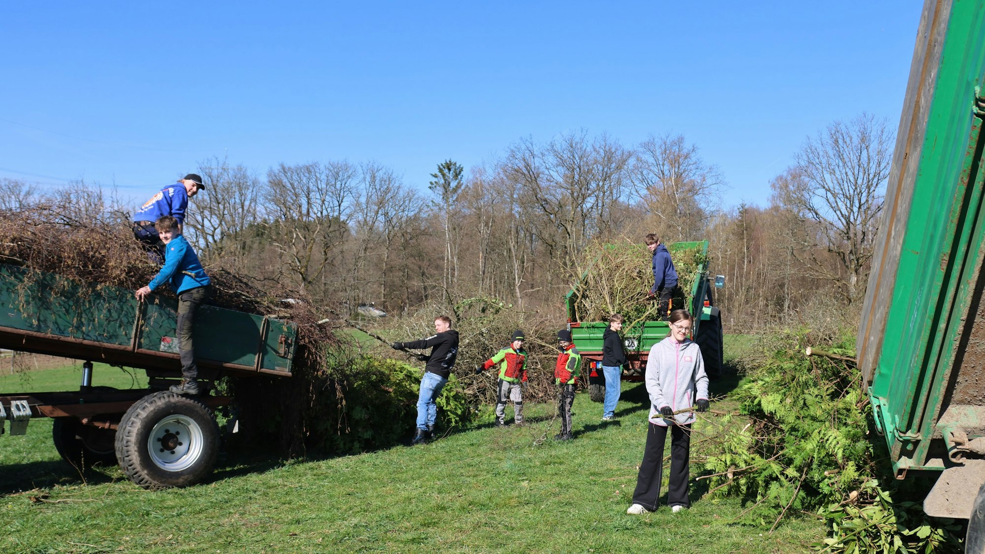 Die Jugendfeuerwehr in Heischeid hat bereits damit begonnen, Holz für das traditionelle Osterfeuer im Reichshofer Ortsteil zu sammeln.