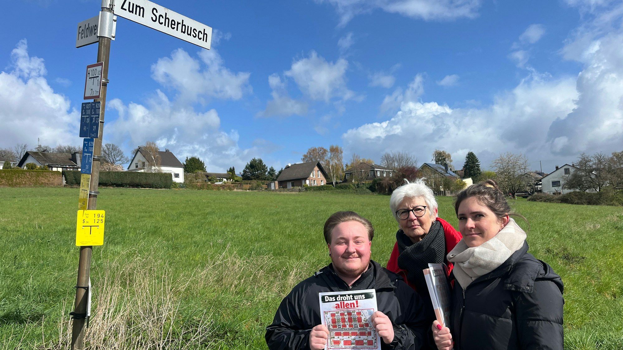 Bürger und Bürgerinnen befürchten eine massive Bebauung eines rund einen Hektar großen Grundstücks, das nach ihrer Ansicht den Dorfcharakter massiv verändern würde.