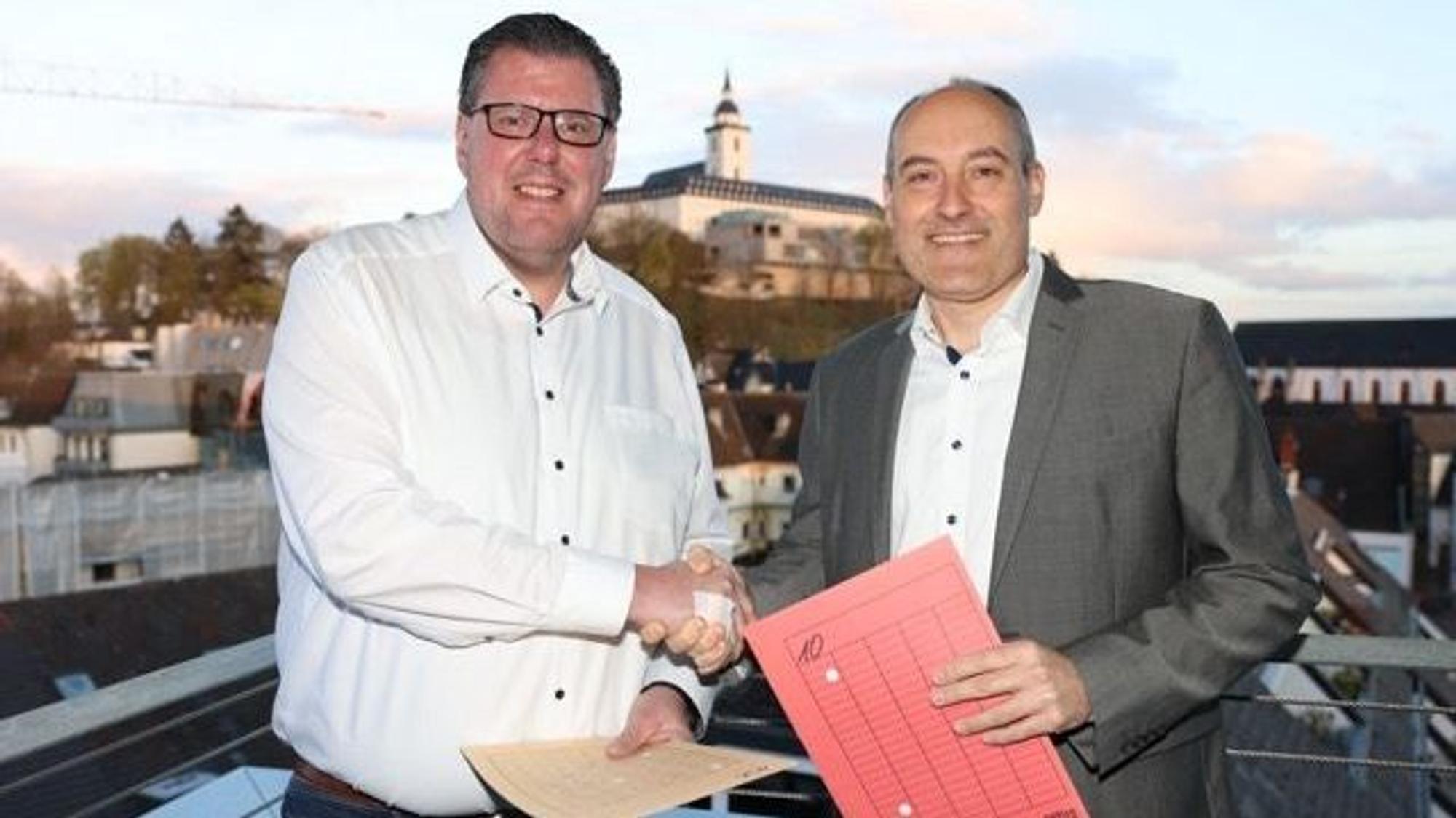 Michael Franz Burgemeister; Vorsitzender Stadtverband CDU Siegburg (l.) , und Michael Korsmeier, Vorsitzender Ortsverein SPD Siegburg, verhandeln nun miteinander.