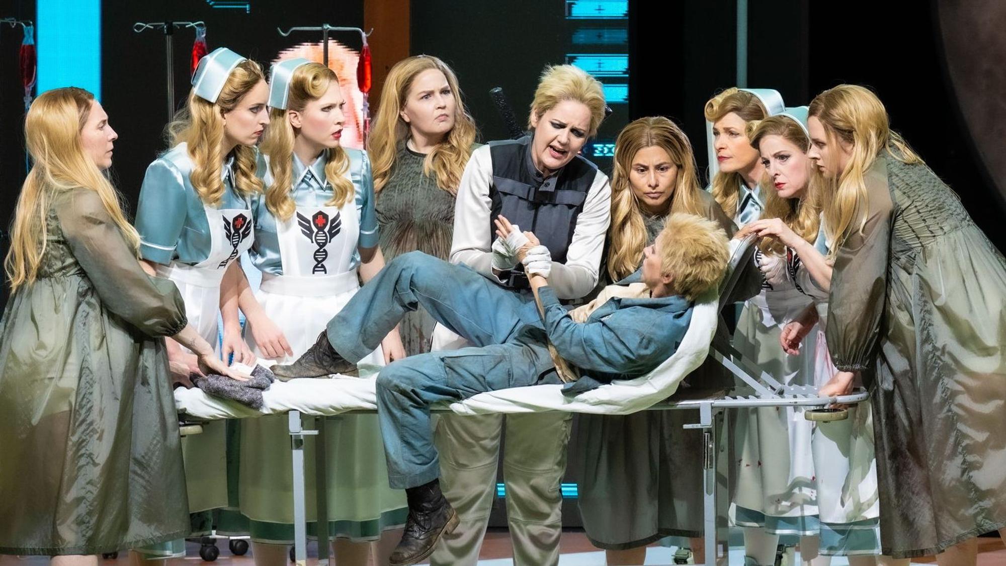 DIE WALKÜRE
OPER KÖLN
Premiere am 29. März 2026
MITWIRKENDE
Musikalische Leitung
Marc Albrecht
Inszenierung
Paul-Georg Dittrich
Bühne
Pia Dederichs / Lena Schmid
Kostüme
Mona Ulrich
Licht
Andreas Grüter
Video
Robi Voigt
Videoassistenz
Caroline Weyers
Dramaturgie
Svenja Gottsmann
*Die tagesaktuelle Besetzung entnehmen Sie bitte den jeweiligen Terminen
BESETZUNG
Siegmund
Daniel Johansson
Hunding
Tijl Faveyts
Wotan
Jordan Shanahan
Sieglinde
Astrid Kessler
Brünnhilde
Trine Møller
Fricka
Bettina Ranch
Helmwige
Emily Hindrichs
Gerhilde
Kristi Anna Isene
Ortlinde
Claudia Rohrbach
Waltraute
Regina Richter
Siegrune
Alicia Grünwald
Roßweiße
Johanna Thomsen
Grimgerde
Tina Drole
Schwertleite
Adriana Bastidas-Gamboa
Orchester
Gürzenich-Orchester Köln
WENIGER ANZEIGEN