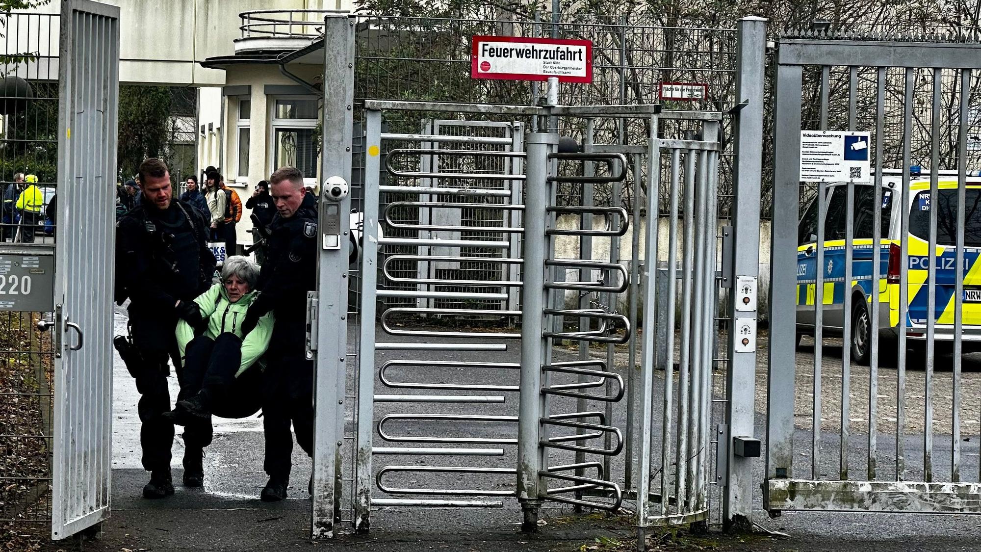 Besetzung am Dienstag in der Ostmerheimer Straße.