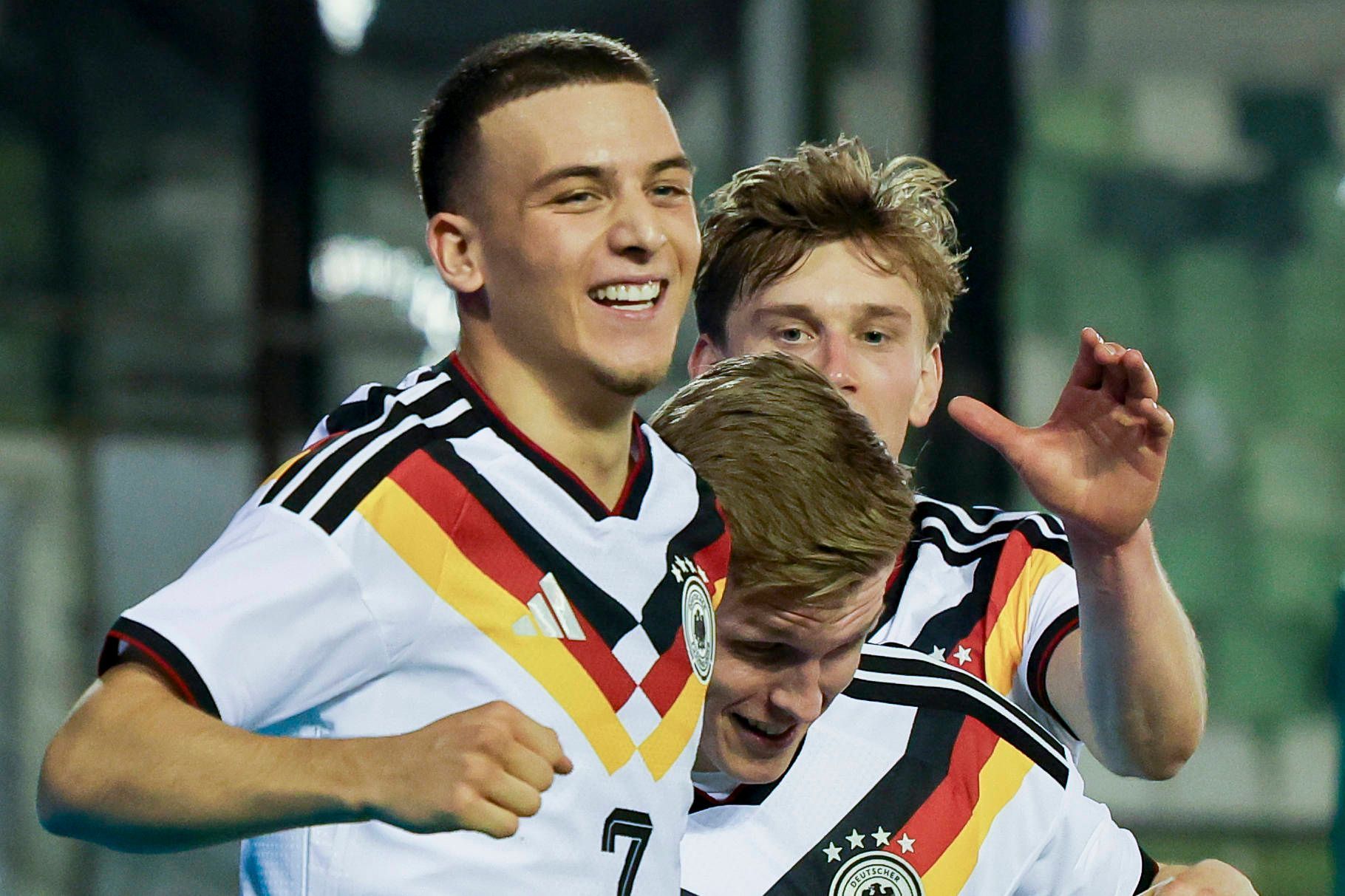 Anton Kade Germany bejubelt seinen Treffer zum 0:2 mit Said El Mala Germany und Aljoscha Kemlein Germany, UEFA U21, U 21 EURO 2027 Qualifier, Greece v Germany, Apostolos-Nikolaidis-Stadion am 31. March 2026 in Athens, Grichenland. Foto von Marco Steinbrenner/DeFodi Images Anton Kade Germany celebrates after scoring his teams second goal with Said El Mala Germany and Aljoscha Kemlein Germany, UEFA U21 EURO 2027 Qualifier, Greece v Germany, Apostolos-Nikolaidis-Stadium, March 31, 2026 in Athens, Greece. Photo by Marco Steinbrenner/DeFodi Images - *** Anton Kade Germany celebrates after scoring his teams second goal with Said El Mala Germany and Aljoscha Kemlein Germany , UEFA U21 EURO 2027 Qualifier, Greece v Germany, Apostolos Nikolaidis Stadium on March 31, 2026 in Athens, Greece Photo by Marco Steinbrenner DeFodi Images Anton Kade Germany celebrates after scoring his teams second goal with Said El Mala Germany and Aljoscha Kemlein Germany , UEFA U21 EURO 2027 Qualifier, Greece v Germany, Apostolos Nikolaidis Stadium, March 31, 2026 in Athens, Greece Photo by Marco Steinbrenner DeFodi Images
