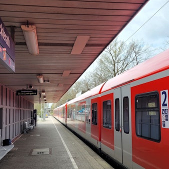 Das Foto zeigt den Bahnhof Duckterath