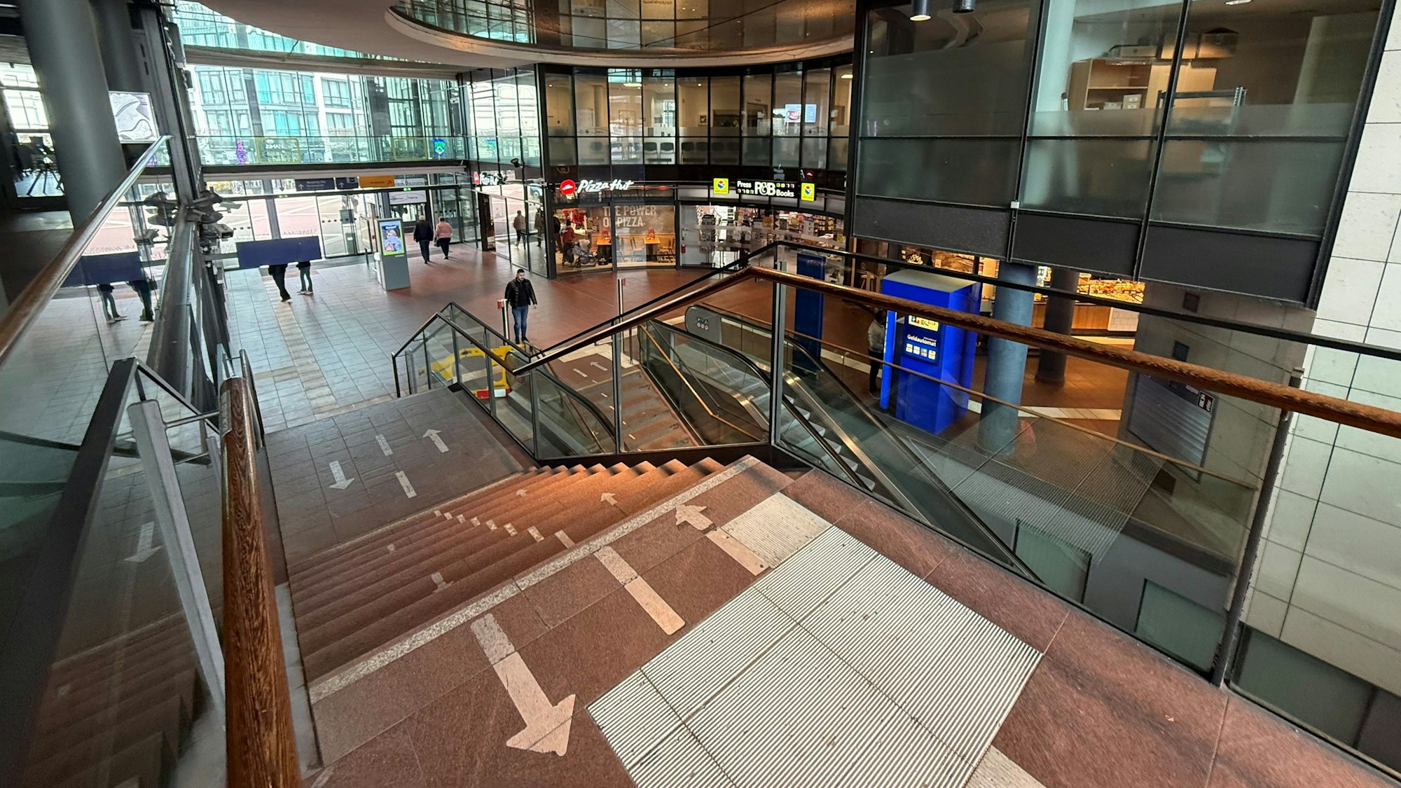 Auch das Erscheinungsbild von Zugängen zu Bahnsteigen sowie Barrierefreiheit waren Kriterien der Bewertung durch Go Rheinland.