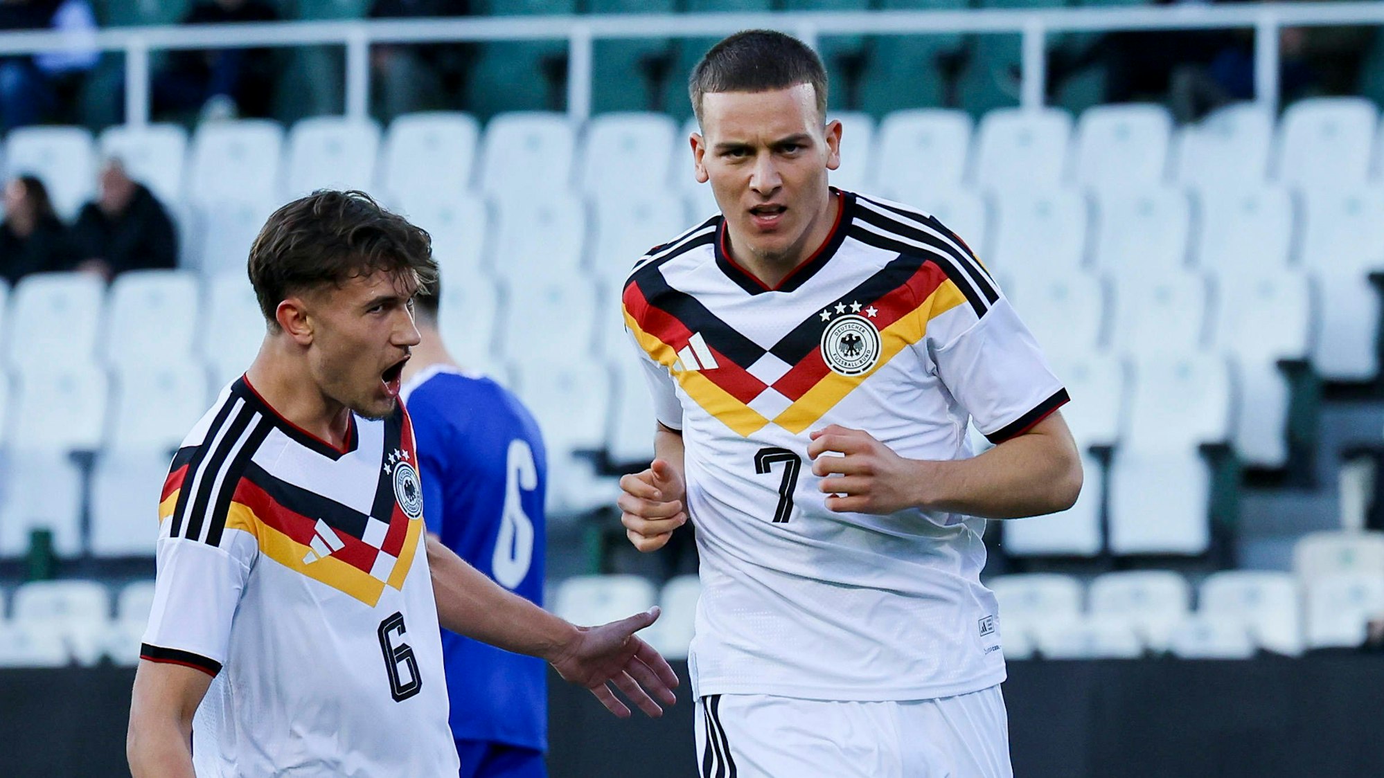Said El Mala Germany bejubelt seinen Treffer zum 0:1 mit Tom Bischof Germany, UEFA U21, U 21 EURO 2027 Qualifier, Greece v Germany, Apostolos-Nikolaidis-Stadion am 31. March 2026 in Athens, Grichenland. Foto von Marco Steinbrenner/DeFodi Images Said El Mala Germany celebrates after scoring his teams first goal with Tom Bischof Germany, UEFA U21 EURO 2027 Qualifier, Greece v Germany, Apostolos-Nikolaidis-Stadium, March 31, 2026 in Athens, Greece. Photo by Marco Steinbrenner/DeFodi Images - *** Said El Mala Germany celebrates after scoring his teams first goal with Tom Bischof Germany , UEFA U21 EURO 2027 Qualifier, Greece v Germany, Apostolos Nikolaidis Stadium on March 31, 2026 in Athens, Greece Photo by Marco Steinbrenner DeFodi Images Said El Mala Germany celebrates after scoring his teams first goal with Tom Bischof Germany , UEFA U21 EURO 2027 Qualifier, Greece v Germany, Apostolos Nikolaidis Stadium, March 31, 2026 in Athens, Greece Photo by Marco Steinbrenner DeFodi Images
