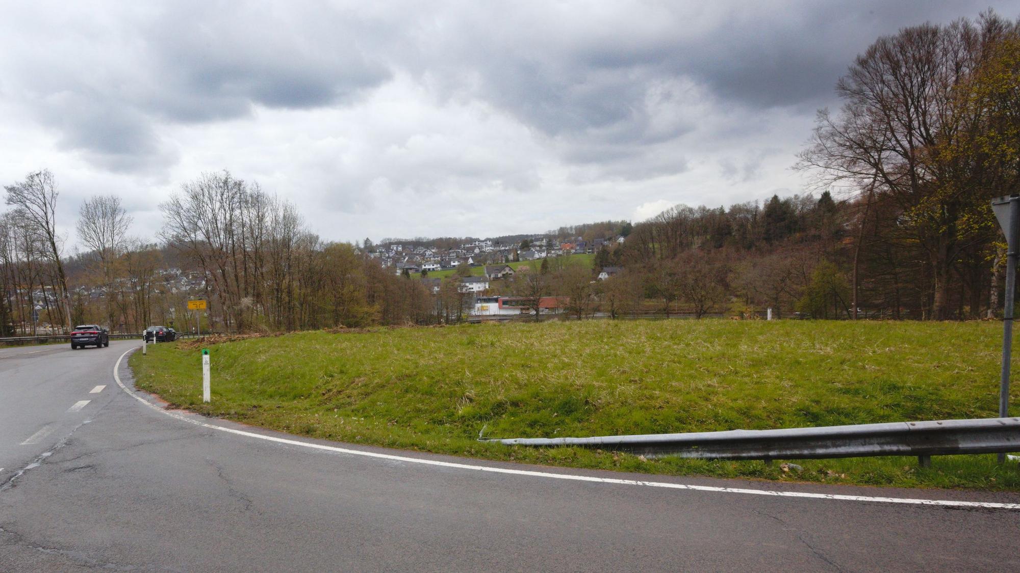 Das Foto zeigt das Grundstück für die neue Rettungswache.