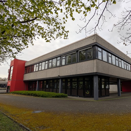 Das Foto zeigt den Gebäudeteil, der erweitert werden soll.