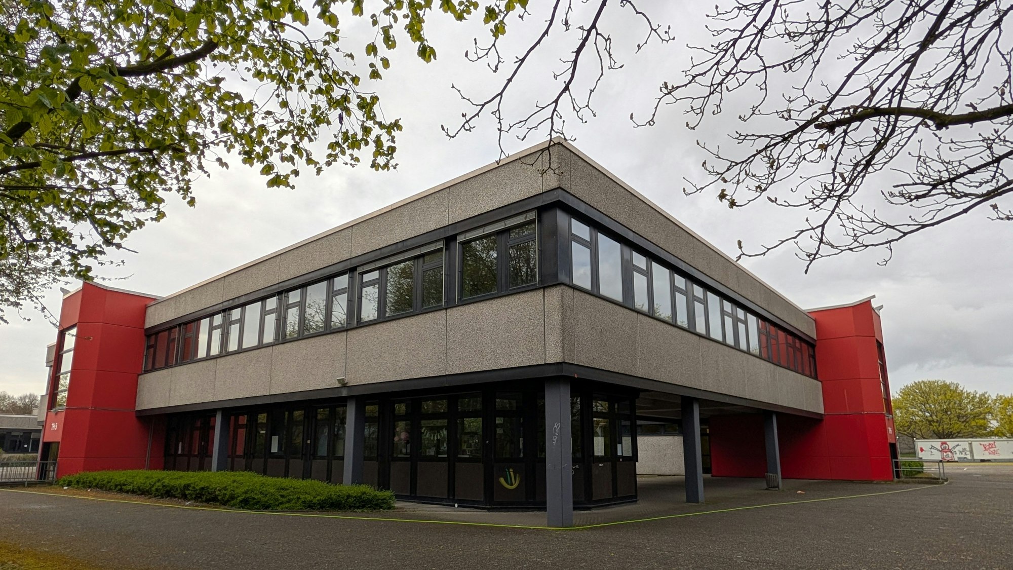 Das Foto zeigt den Gebäudeteil, der erweitert werden soll.