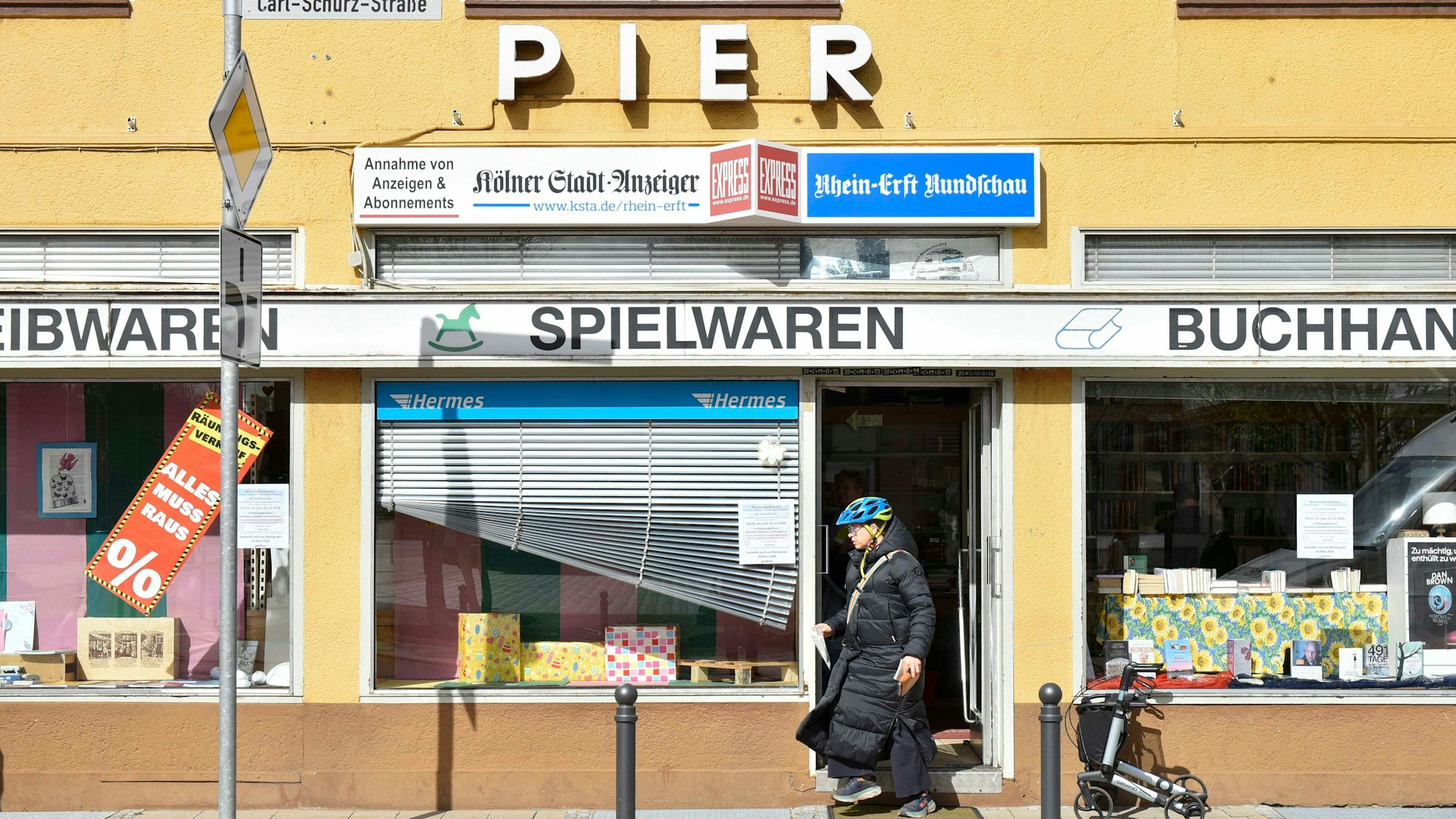 Zu sehen ist ein Geschäft von außen.