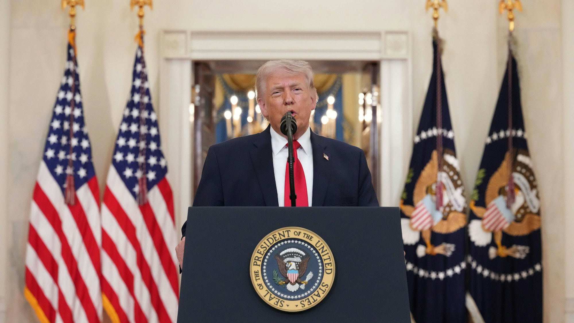 US-Präsident Donald Trump spricht über den Iran-Krieg in der Cross Hall des Weißen Hauses in Washington.