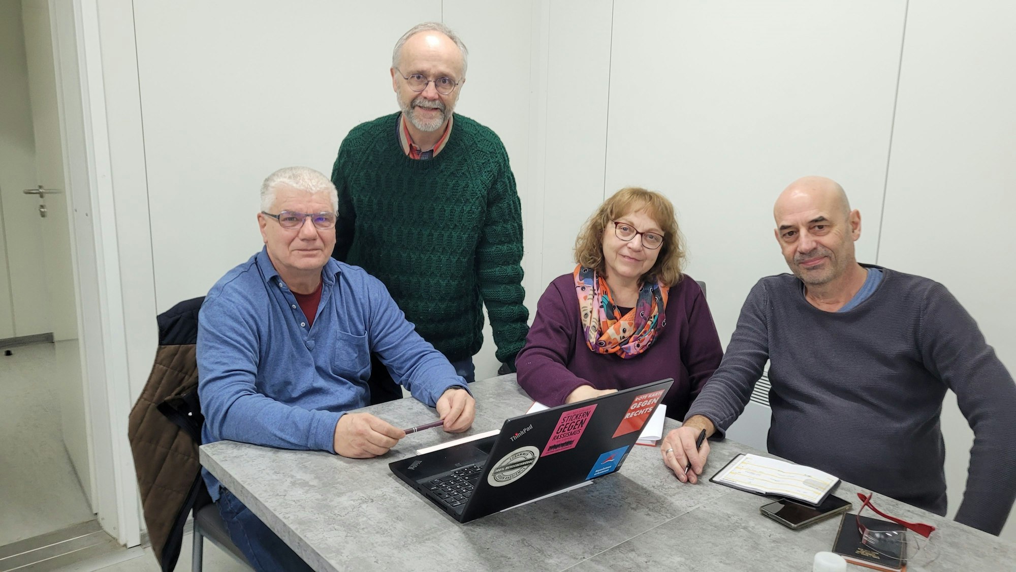 Das Foto zeigt Ehrenamtler vom Fluchtpunkt Kürten