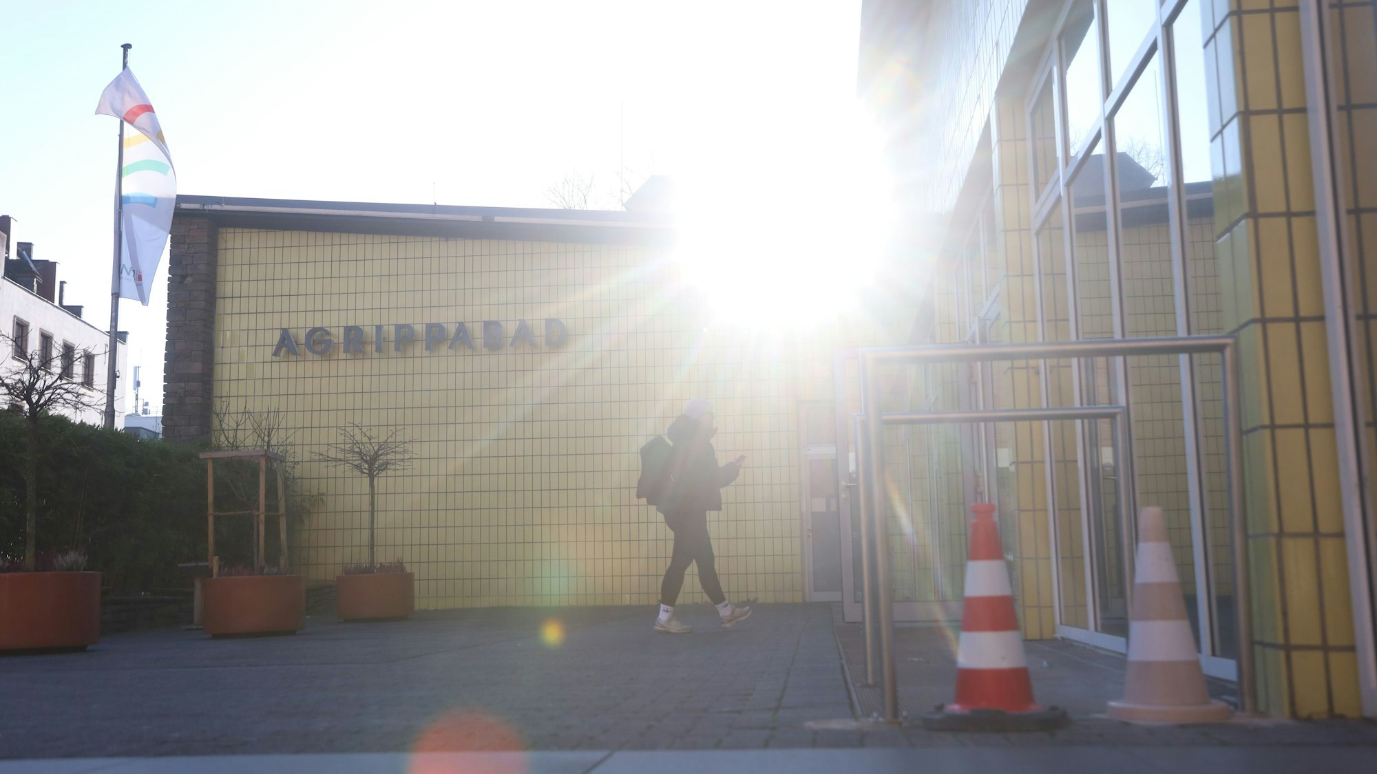 Eingang zum Agrippabad.