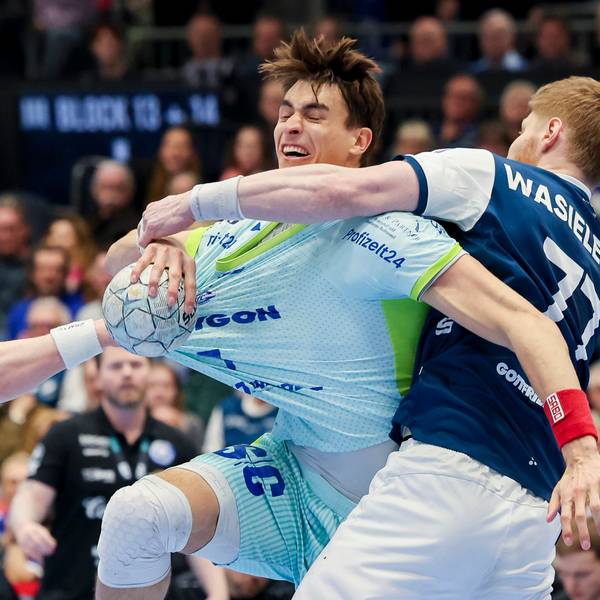 BHC-Spieler Johannes Wasielewsji versucht Julian Köster zu stoppen.