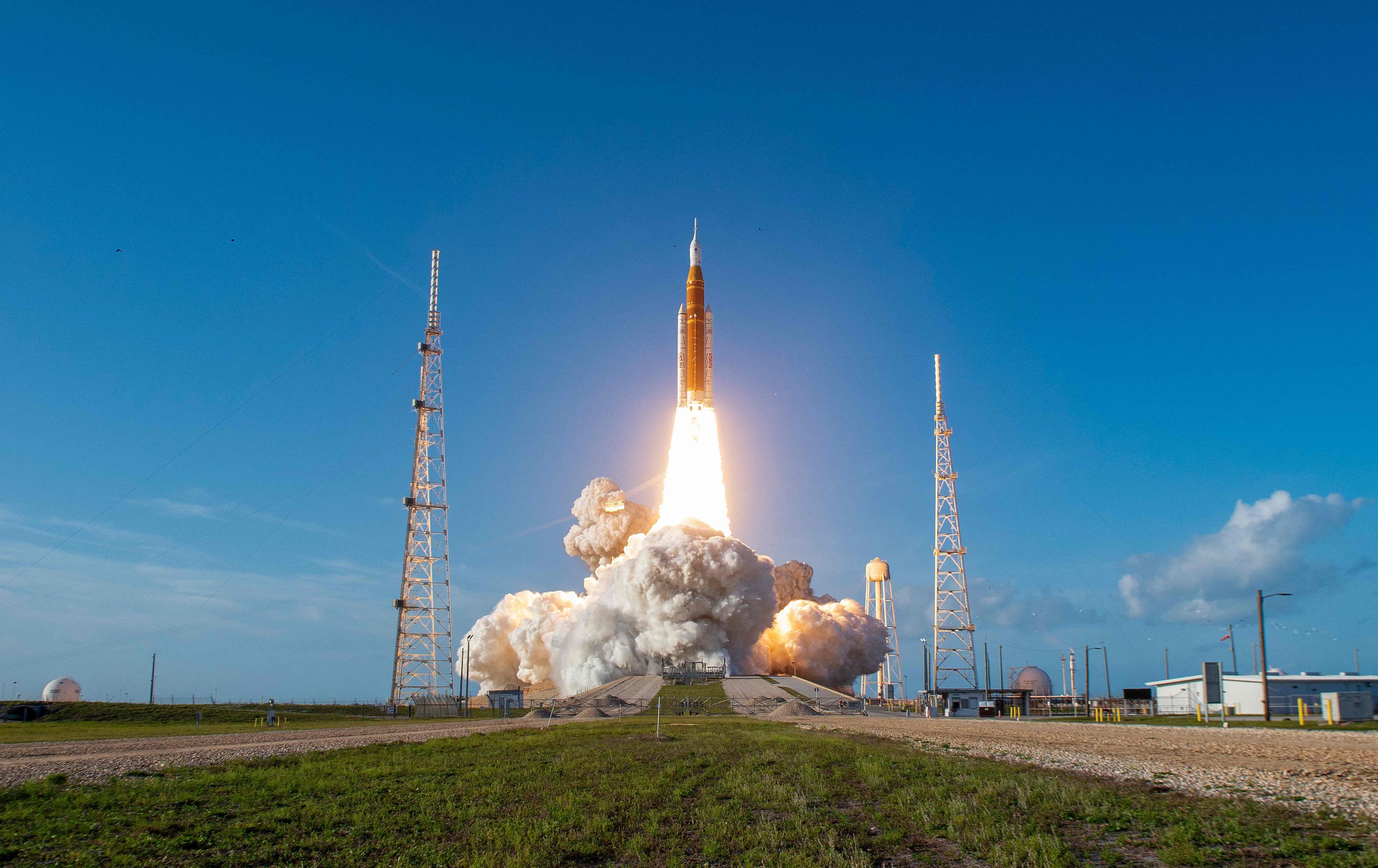 Erstmals seit mehr als 50 Jahren sind wieder Menschen auf dem Weg in die Nähe des Mondes.