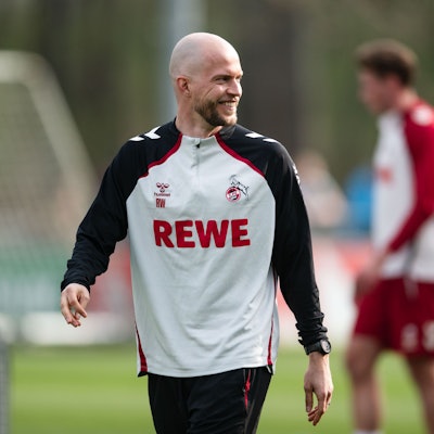 Seit knapp zwei Wochen ist René Wagner Cheftrainer des 1. FC Köln, am Ostersonntag steht das Spiel in Frankfurt an.