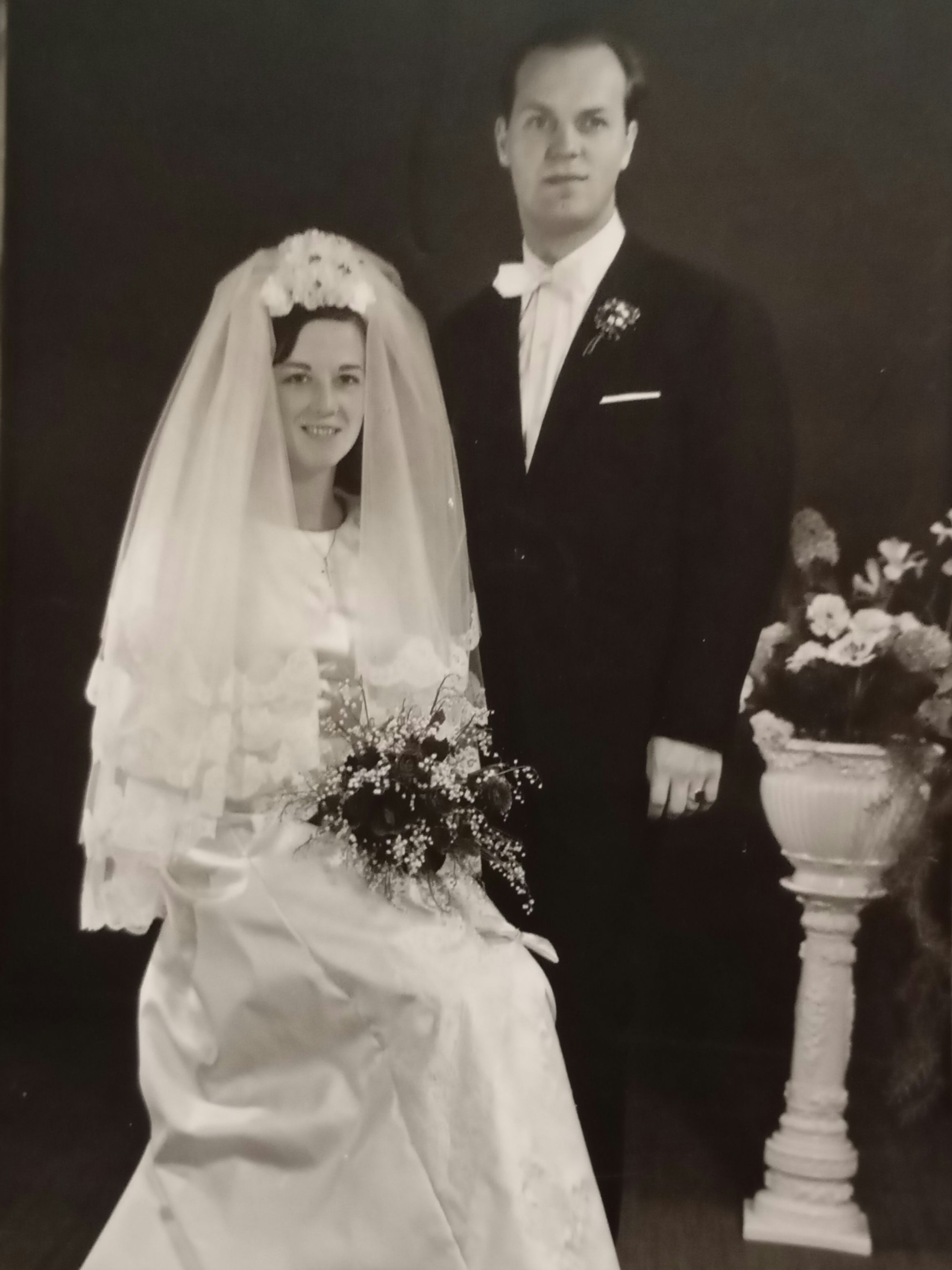 Das Bild zeigt Anna und Horst Laumanns bei ihrer Hochzeit 1966.