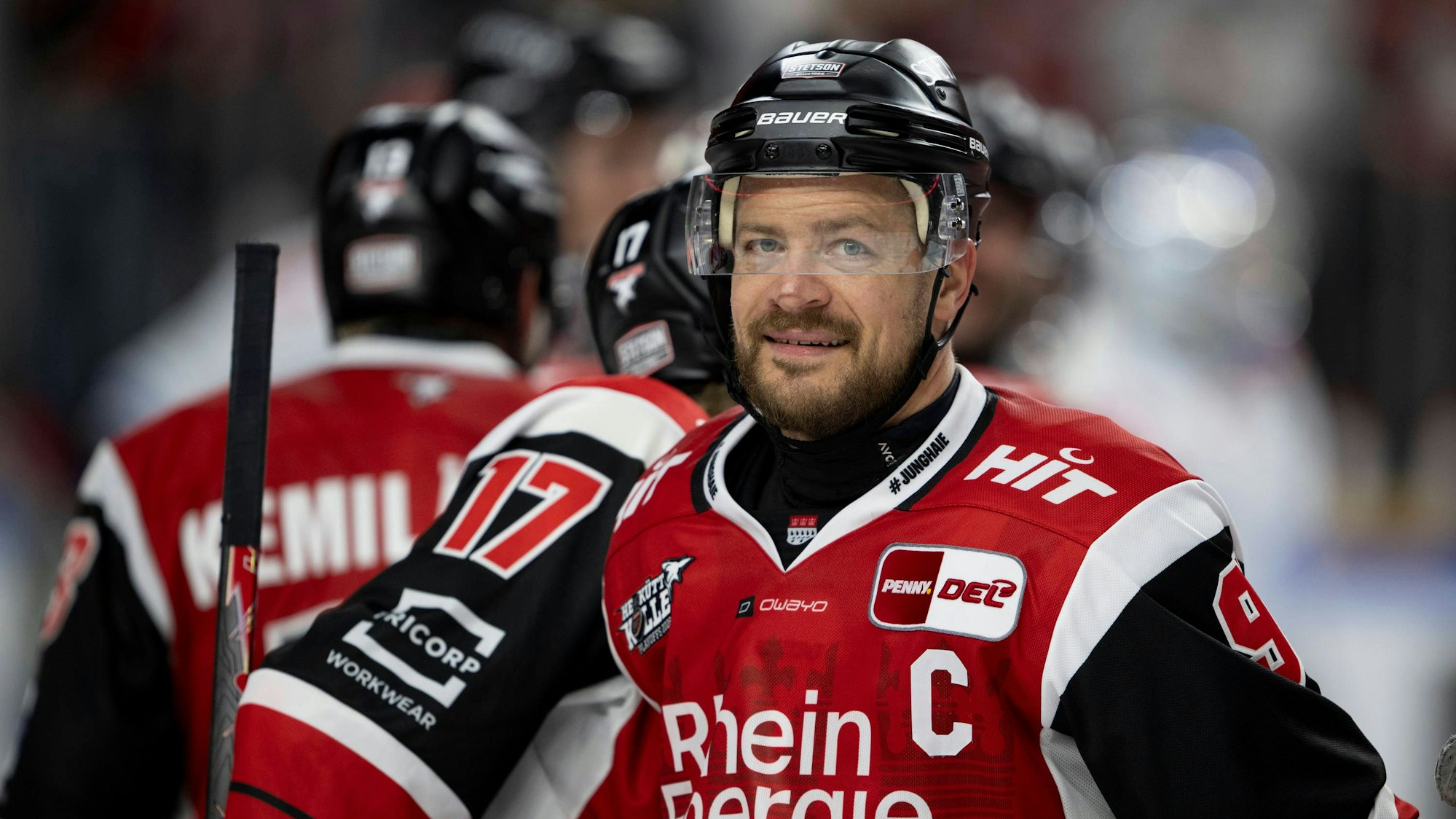 Moritz Müller mit guter Laune auf dem Eis.