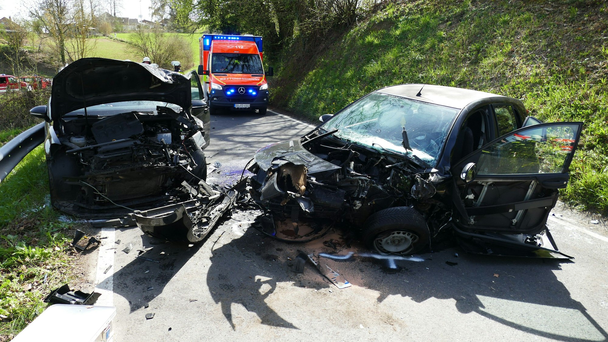 Ein Smart war aus ungeklärten Gründen in den Gegenverkehr geraten.