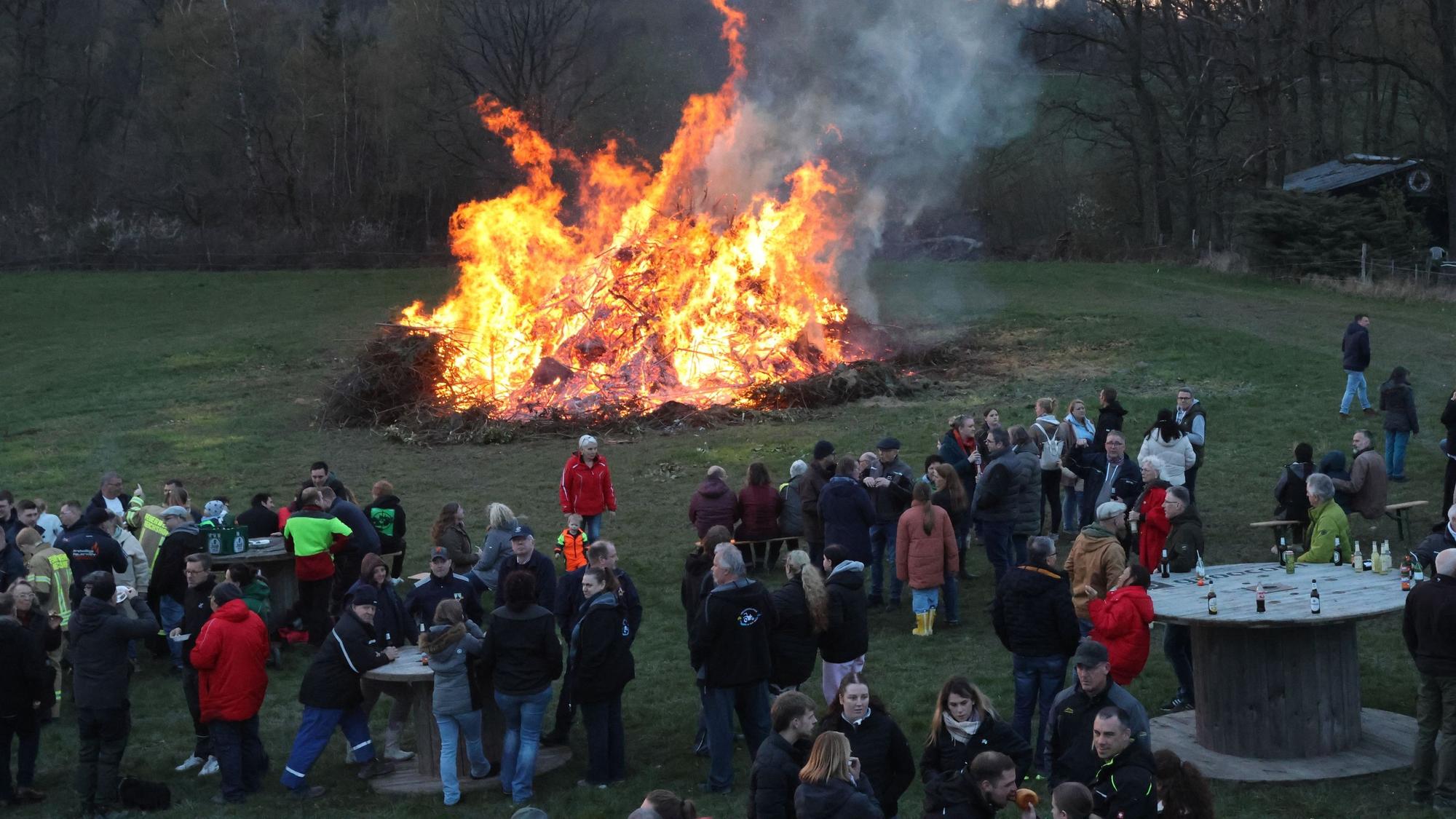 Das Osterfeuer in Heischeid.