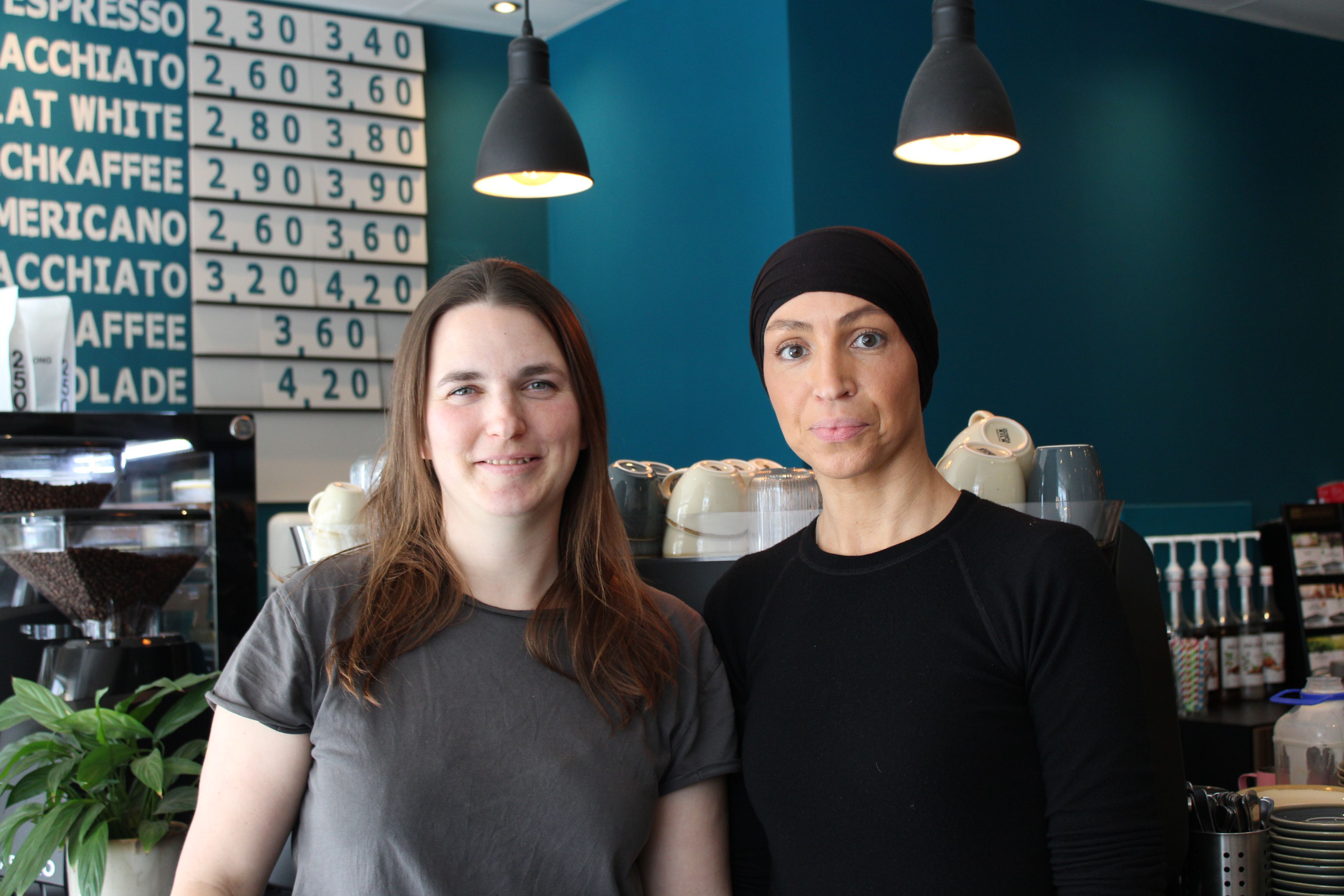 Linda Roetz (34) und Kati Janeski (45) haben das „Käffchen“ vor etwa einem Jahr gemeinsam eröffnet.