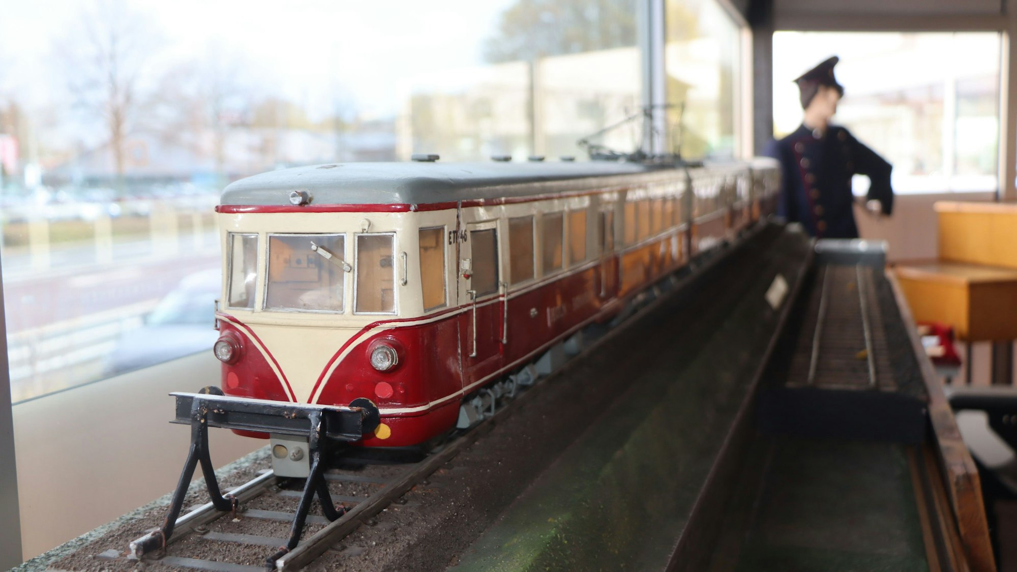 Zu sehen ist ein Eisenbahn-Modell.