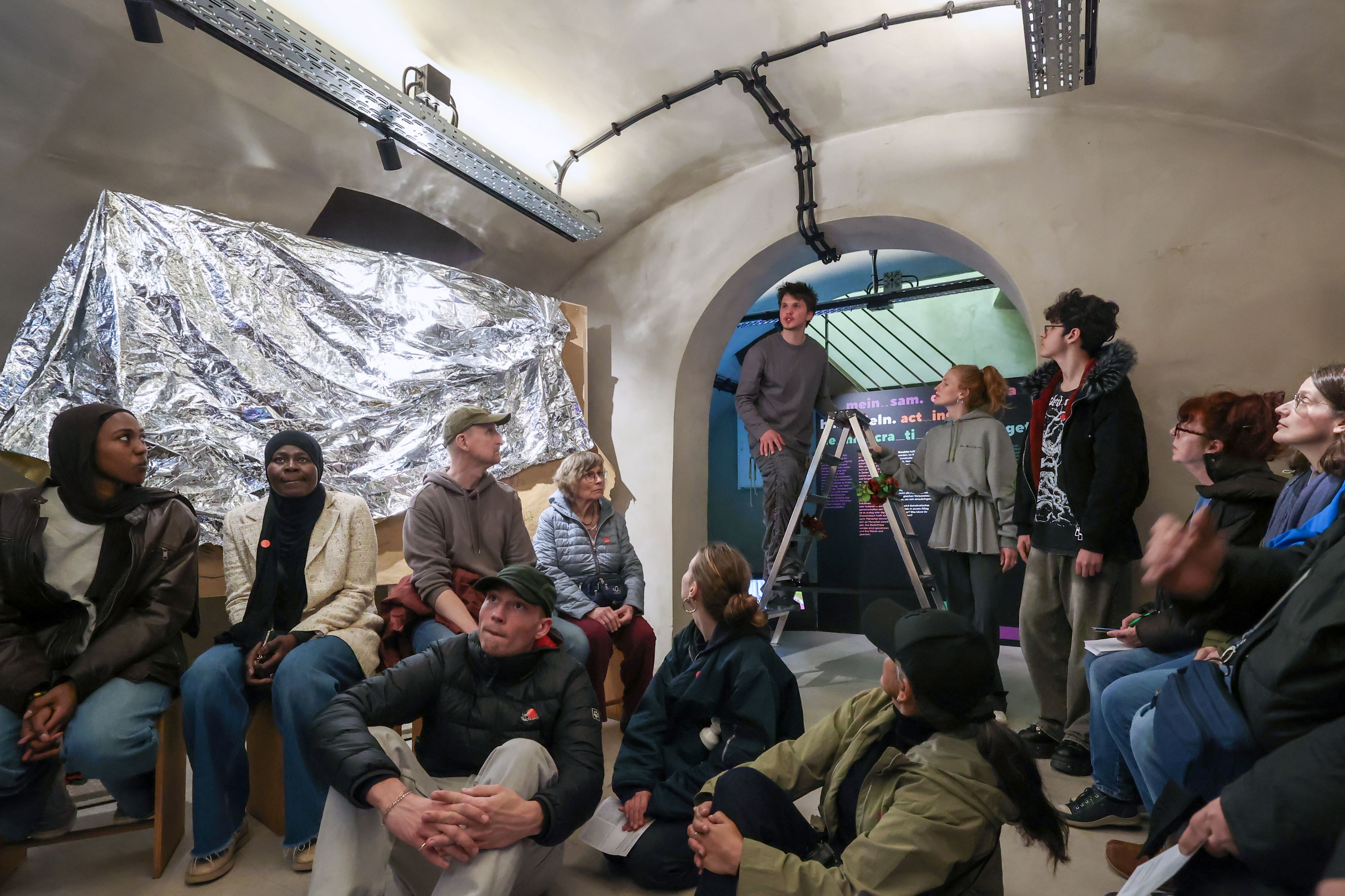 Der Spaziergang macht auch im NS-Dokumentationszentrum Halt.